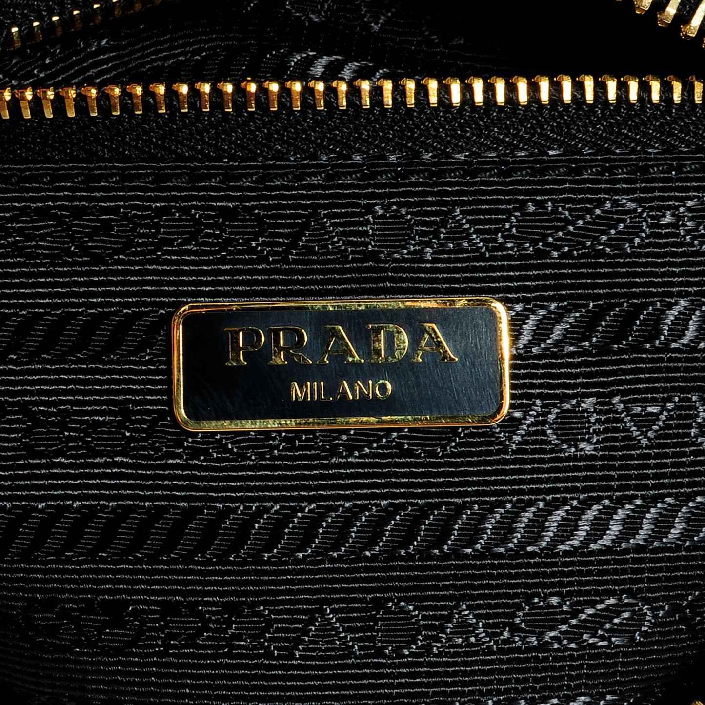 Vitello Daino Pochette Bag Black