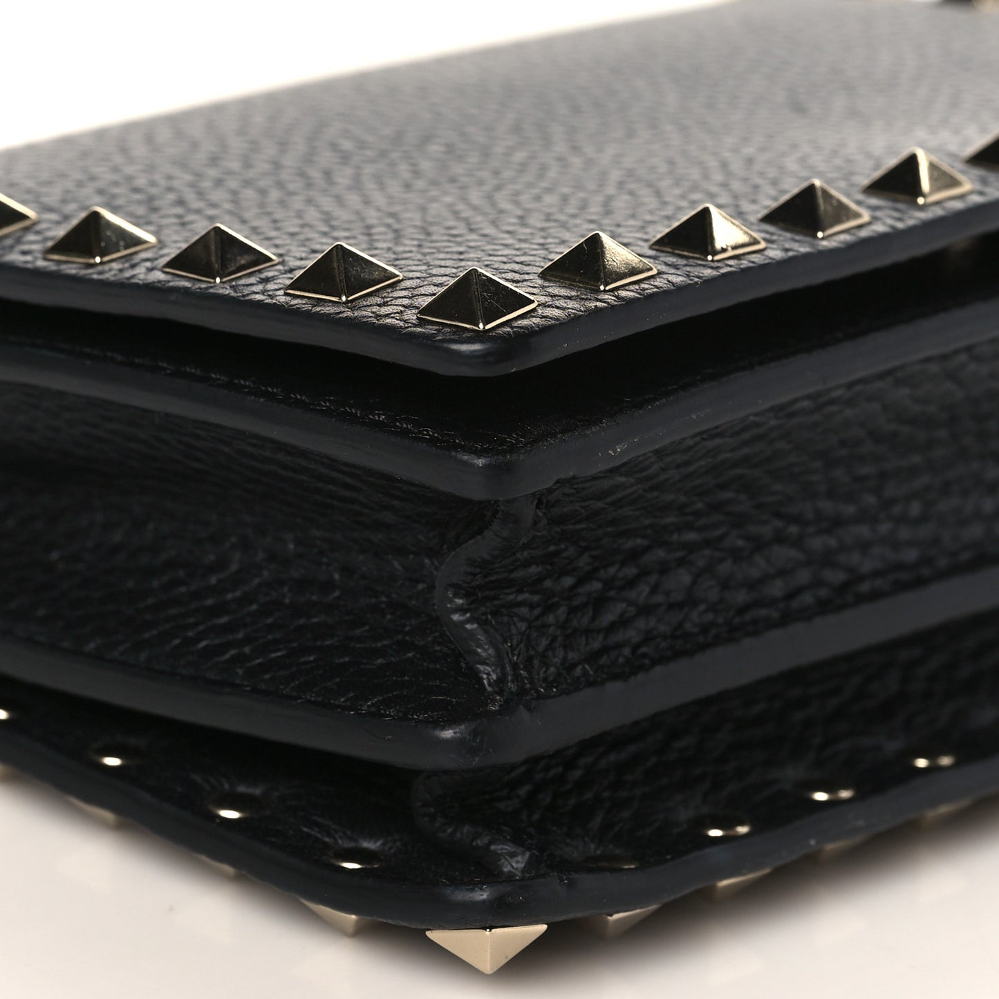 Pebbled Calfskin Rockstud Wallet on Chain Black