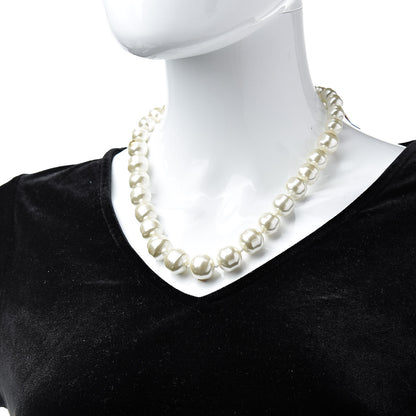 Gucci Pearl GG Sylvie Necklace 2 of 6