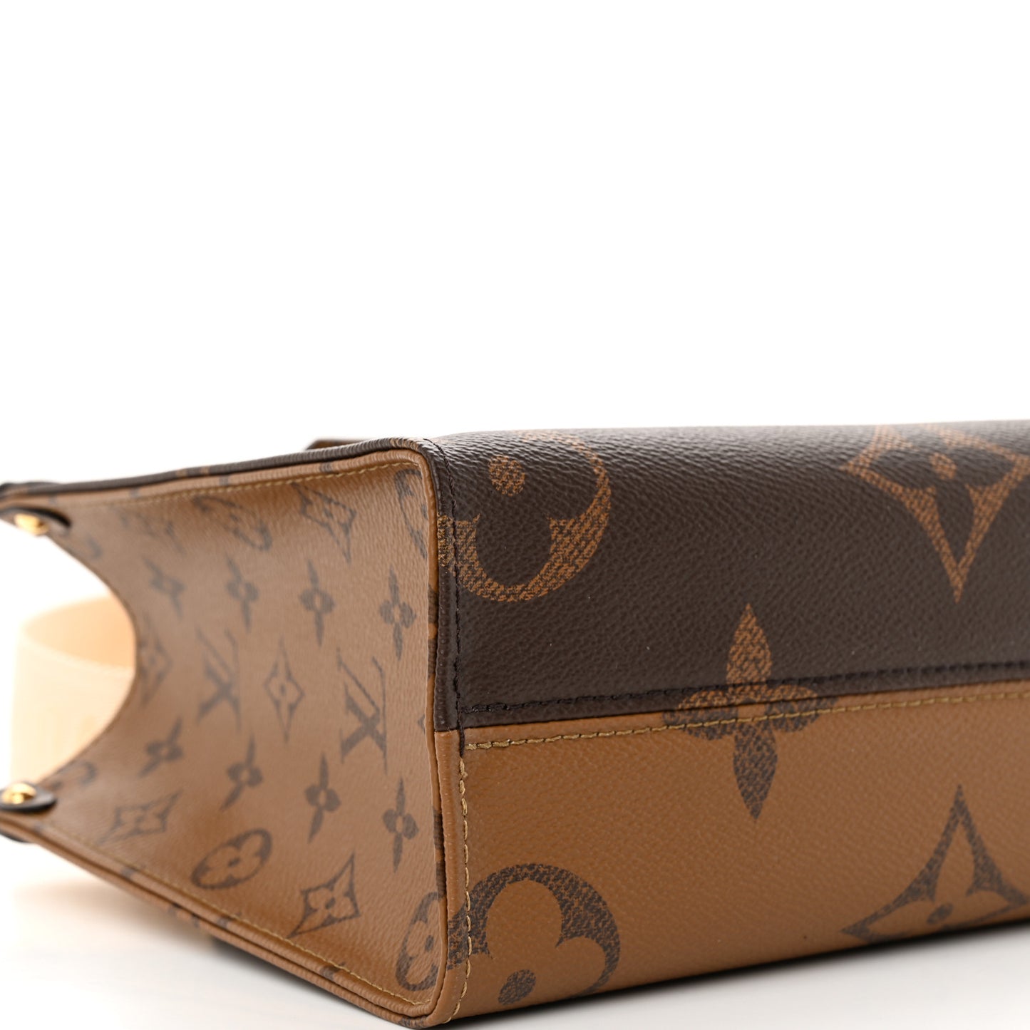 Reverse Monogram Giant Onthego PM