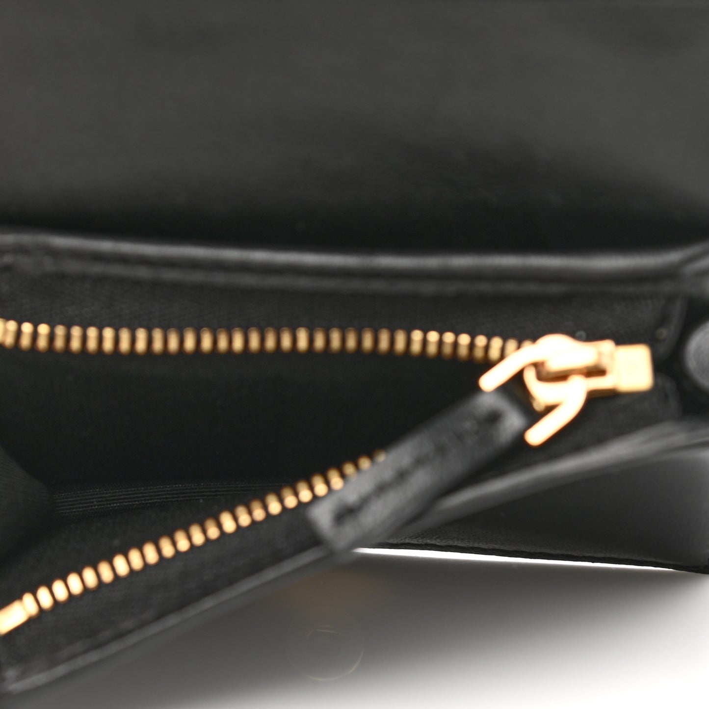 Grained Calfskin Medusa Zip Card Holder Wallet Black