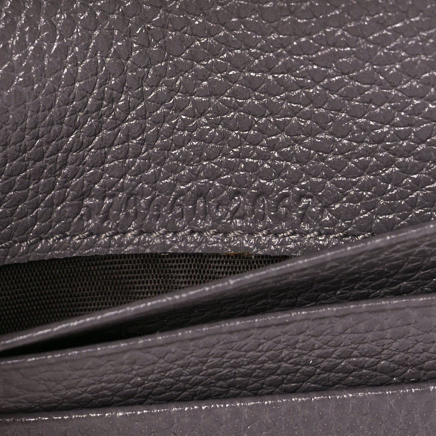Grainy Calfskin Zumi Chain Card Case Wallet Dusty Grey