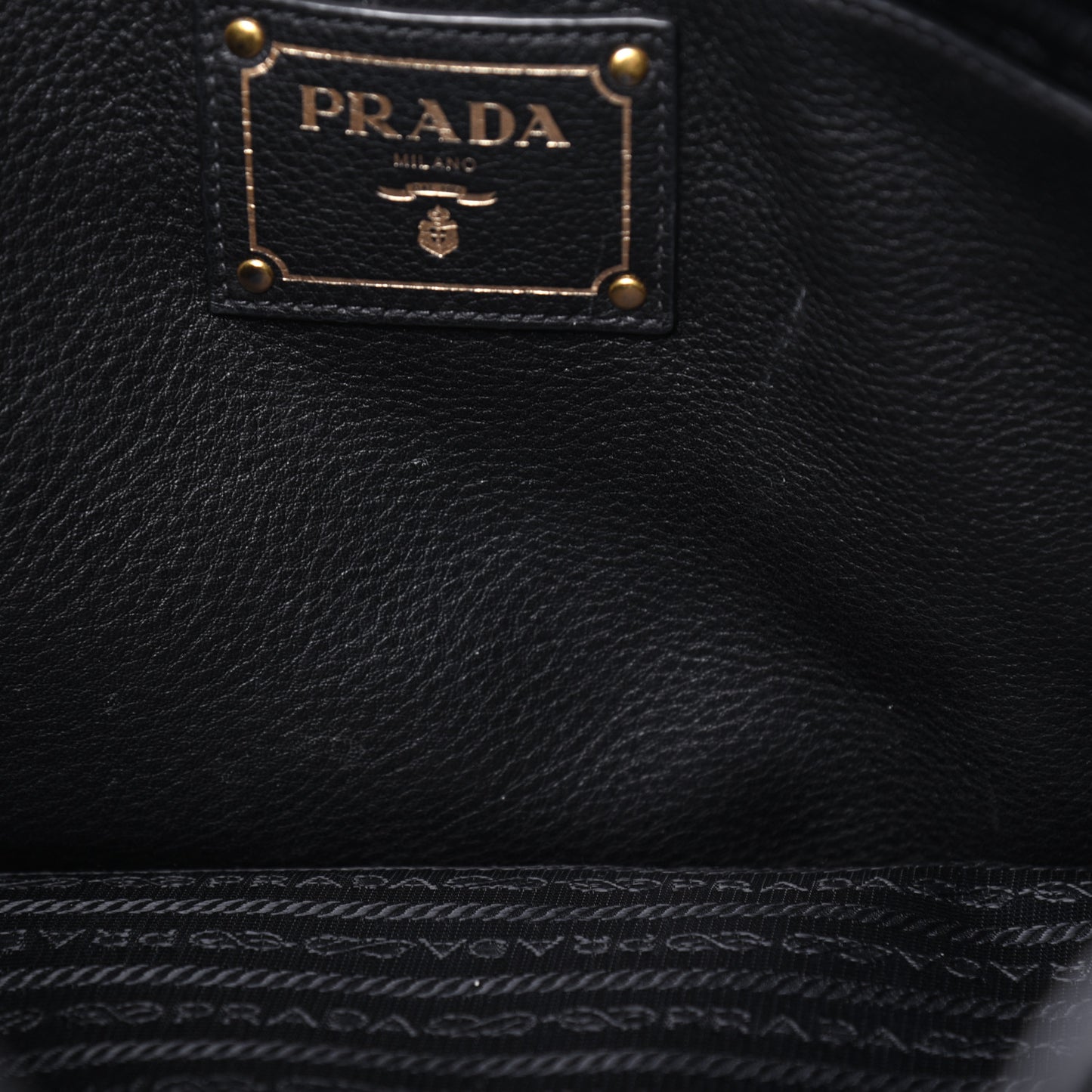 Vitello Daino Side Zip Tote Black