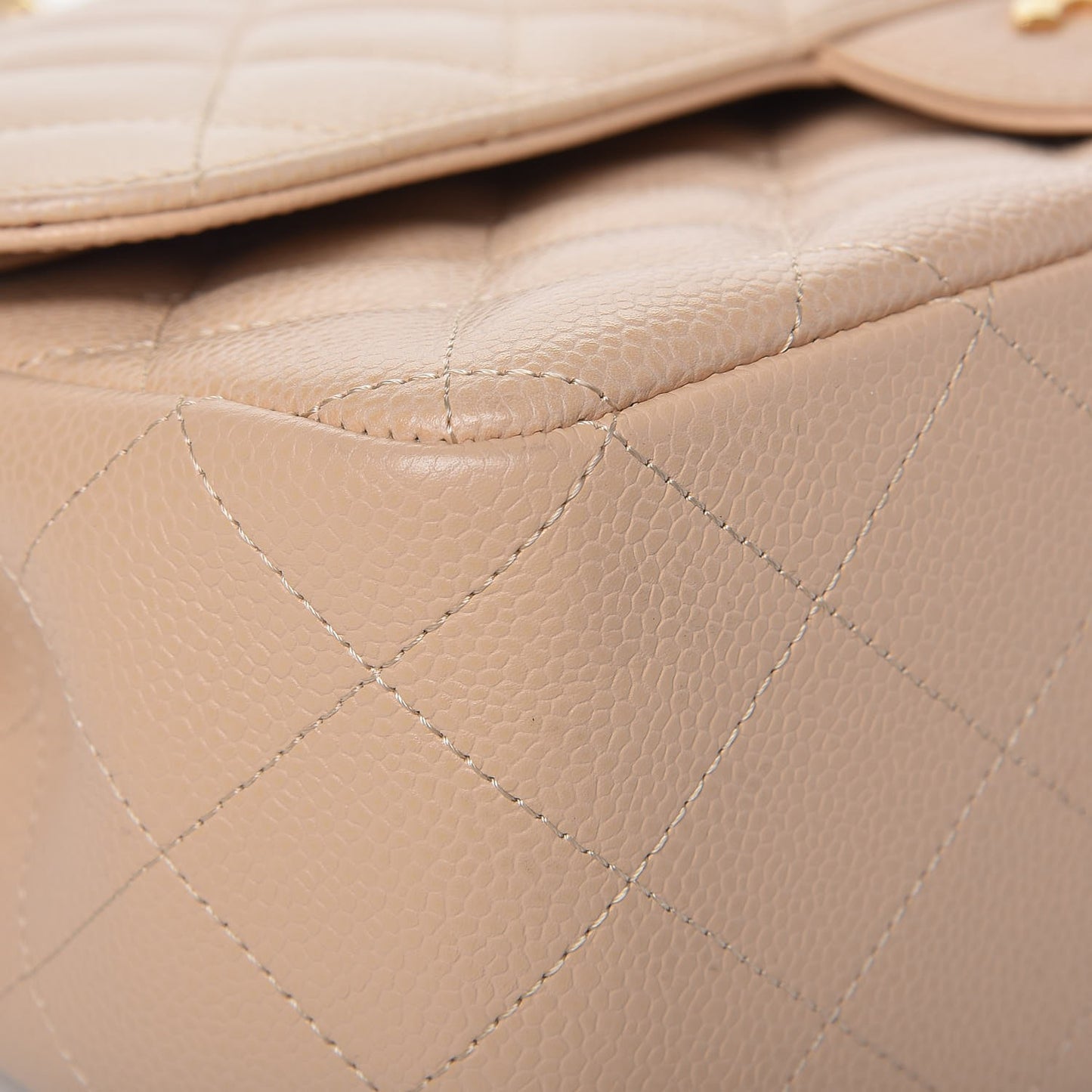 Caviar Quilted Jumbo Double Flap Beige Clair