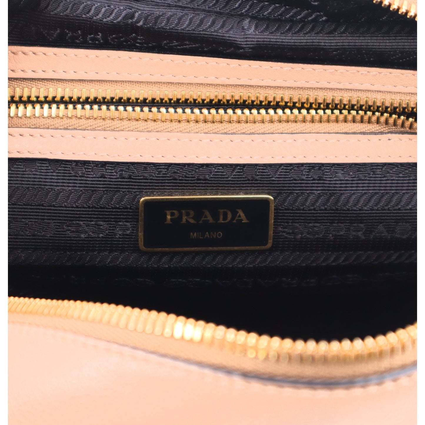 Glace Calfskin Embossed Logo Crossbody Cammeo