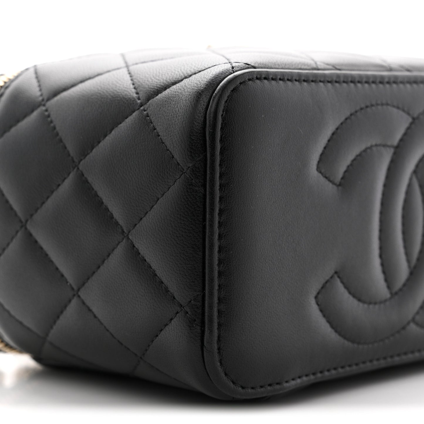 Lambskin Quilted Small Top Handle Vanity Case With Chain Black