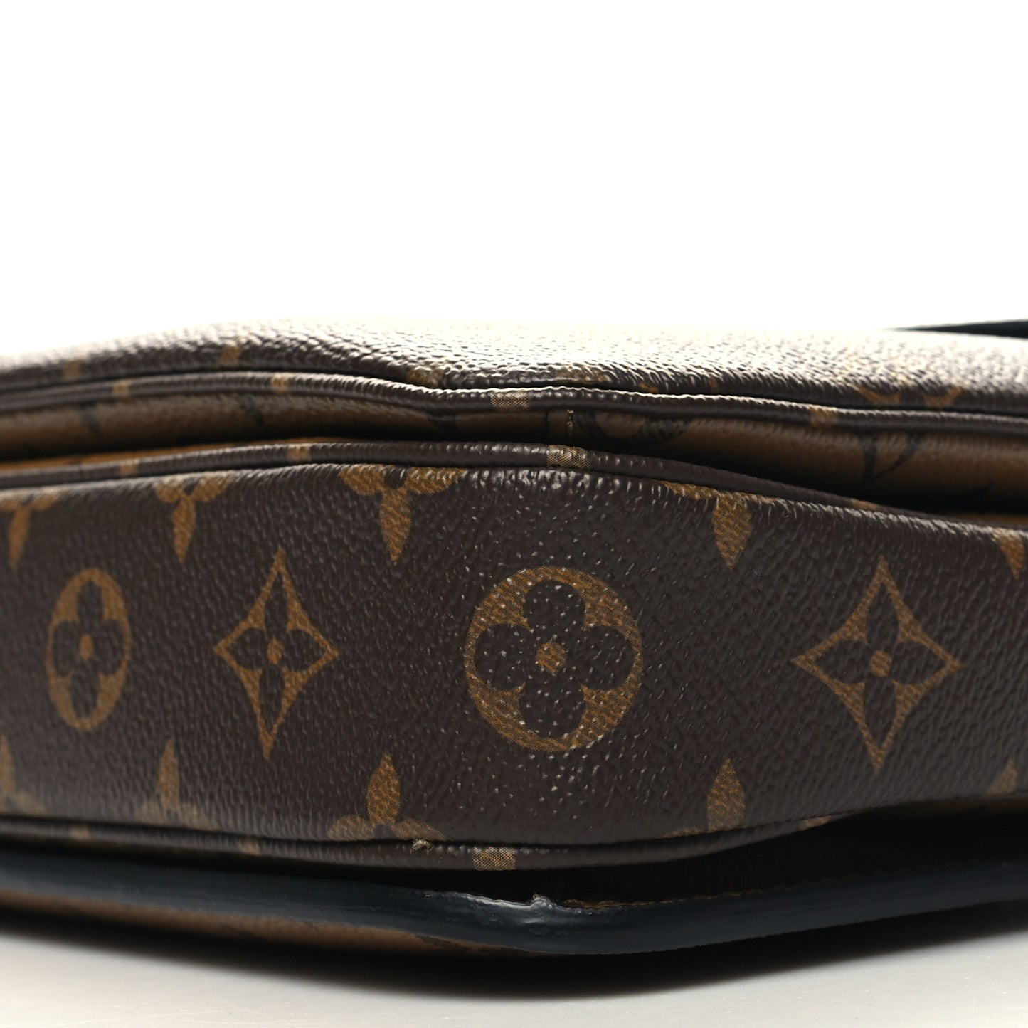 Reverse Monogram Pochette Metis