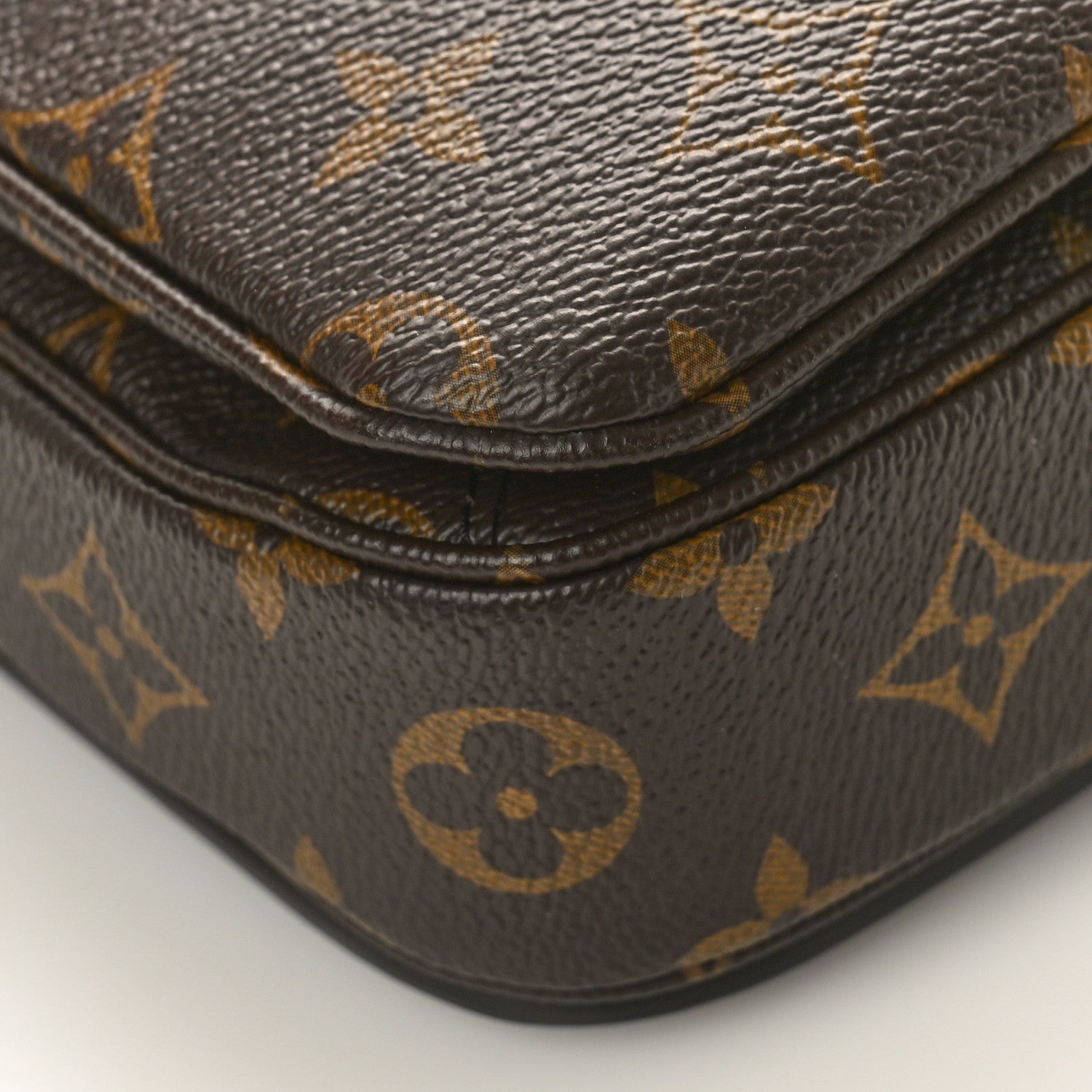 Louis Vuitton Monogram Pochette Metis 7 of 8
