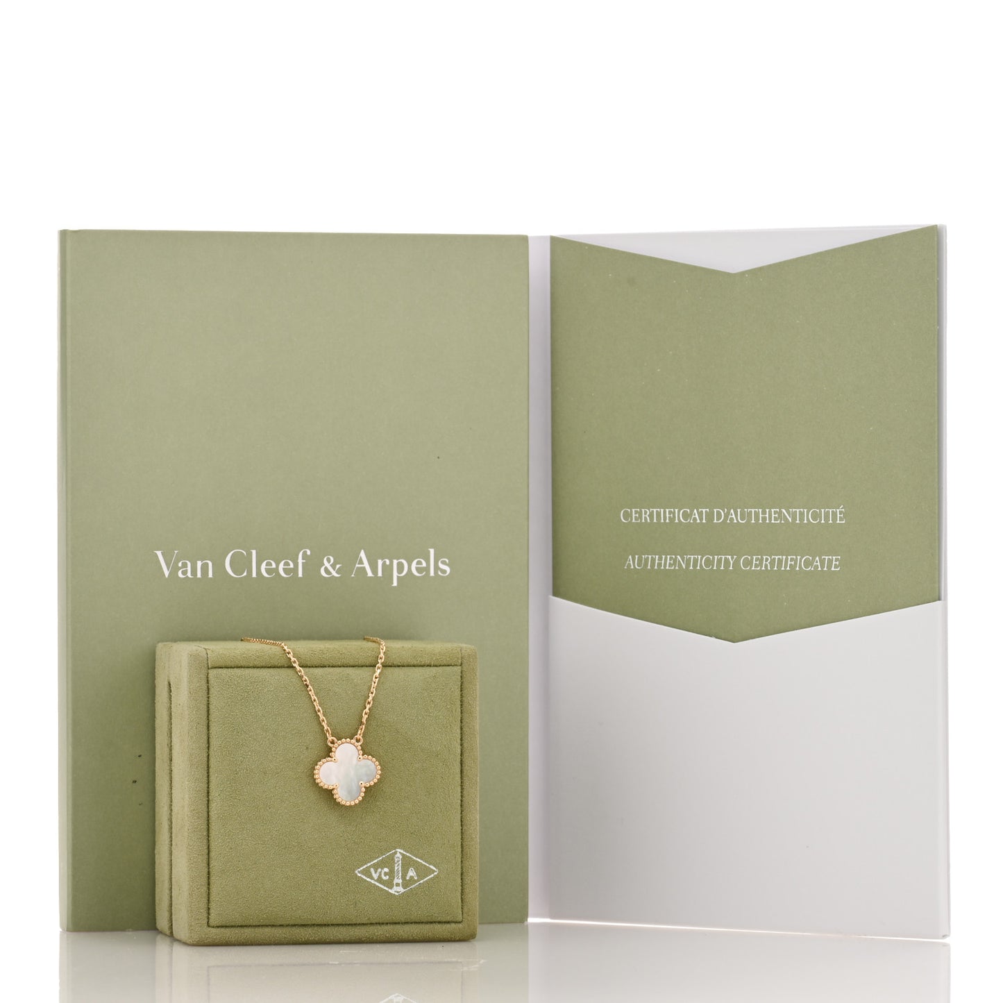 18K Yellow Gold Mother of Pearl Vintage Alhambra Pendant Necklace