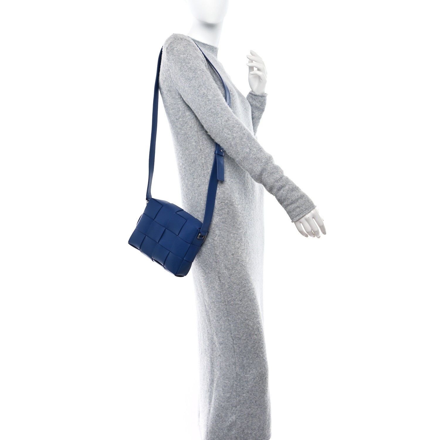 Bottega Veneta Calfskin Maxi Intrecciato Cassette Camera Bag Cruise 2 of 8