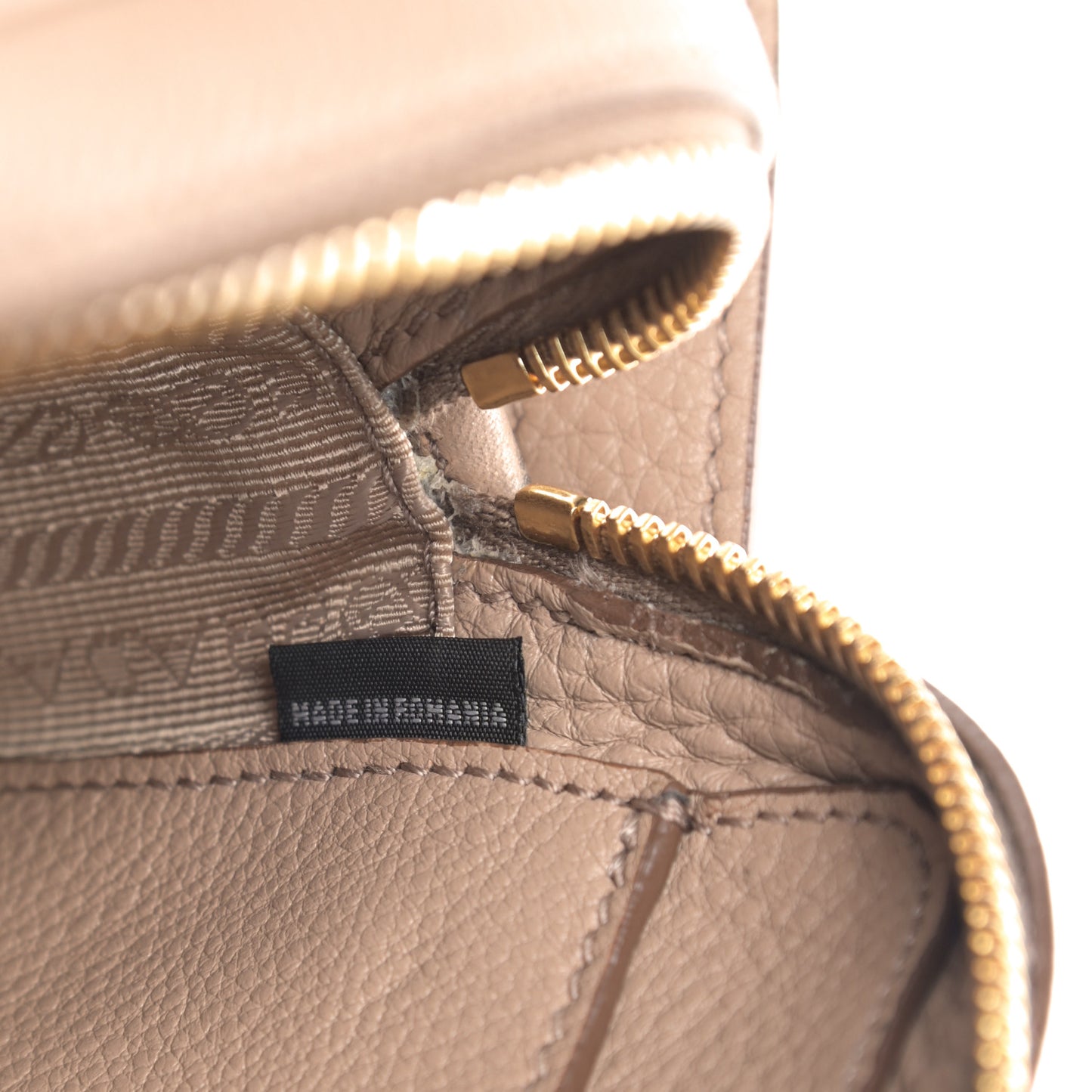 Vitello Daino Belt Bag Cammeo