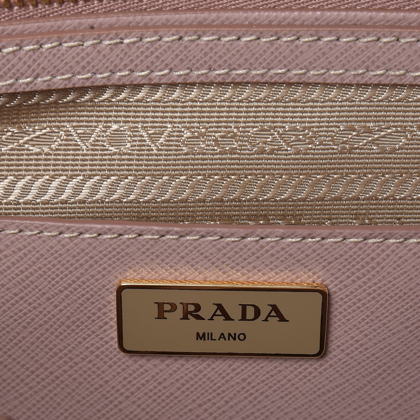 Saffiano Medium Galleria Double Zip Tote Cammeo