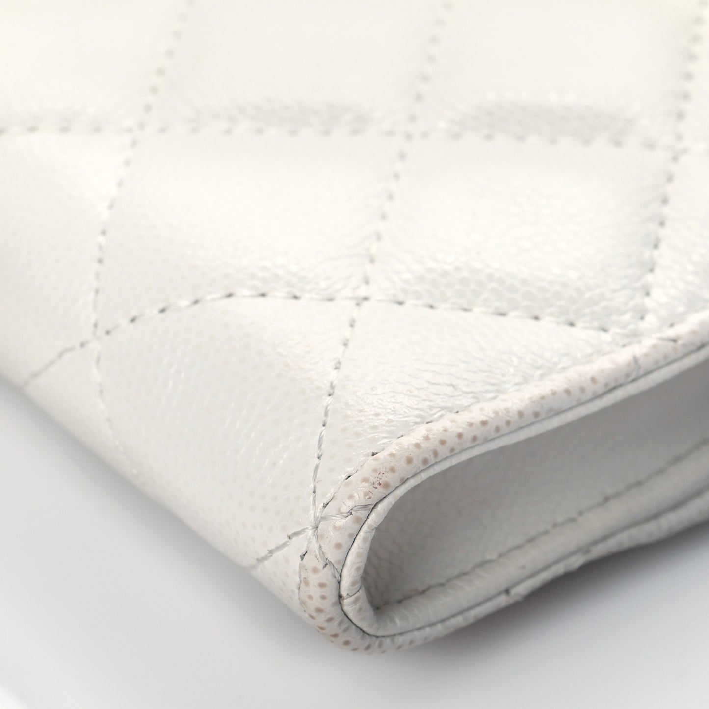 Caviar Quilted My Everything Clutch With Chain White Black