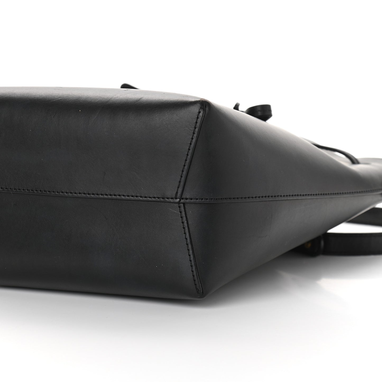 Vegetable Tanned Calfskin Bucket Bag Black Flamma