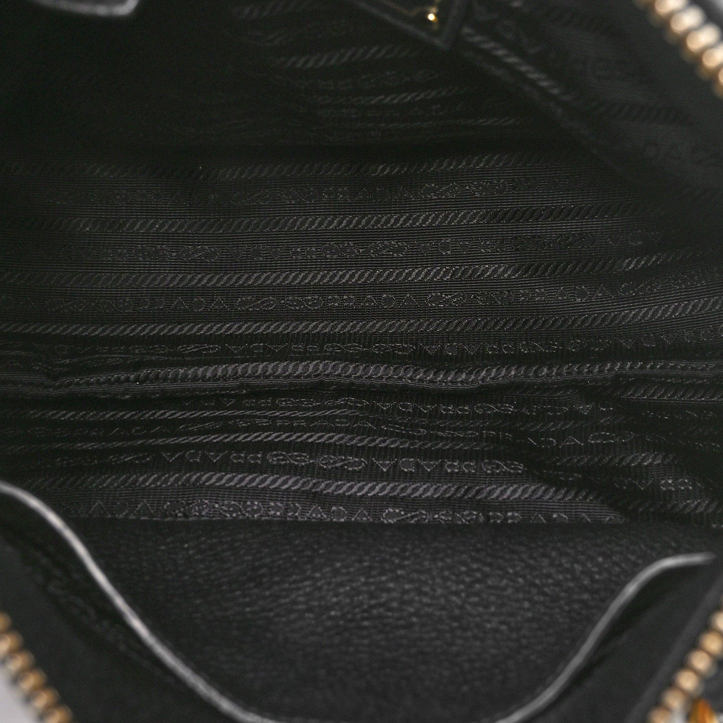 Vitello Phenix Shoulder Bag Black