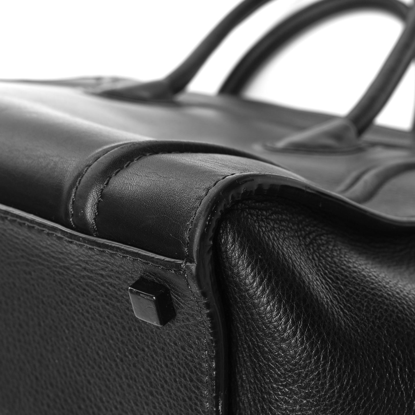Smooth Calfskin Medium Phantom Luggage Black
