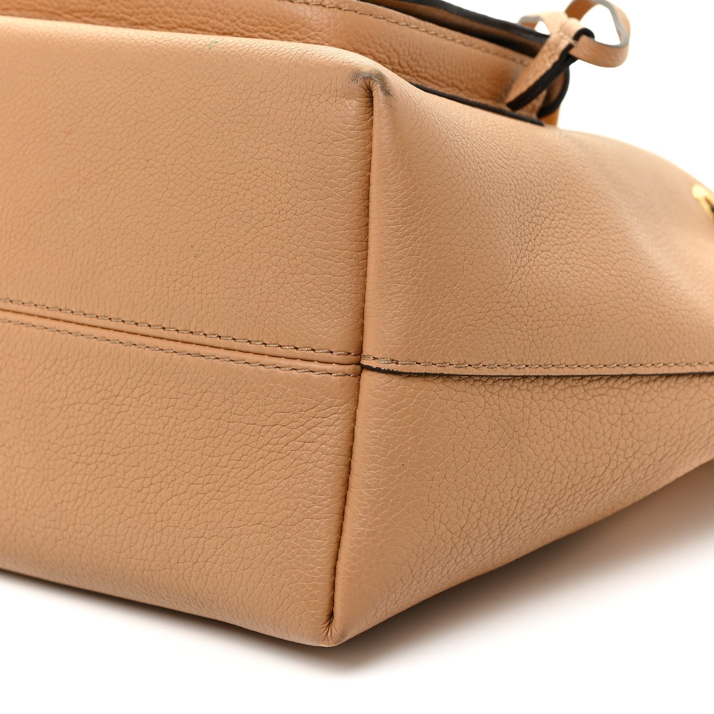 Calfskin Lockme Bucket MM Arizona Beige