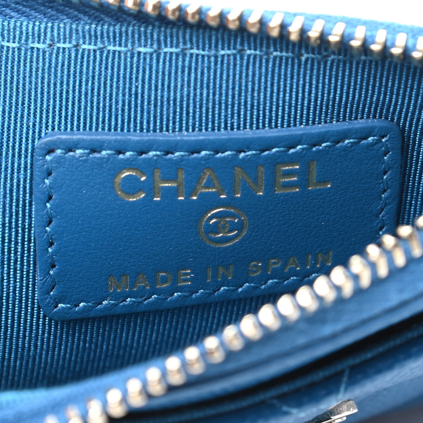 Caviar Quilted CC Zip Card Holder Blue