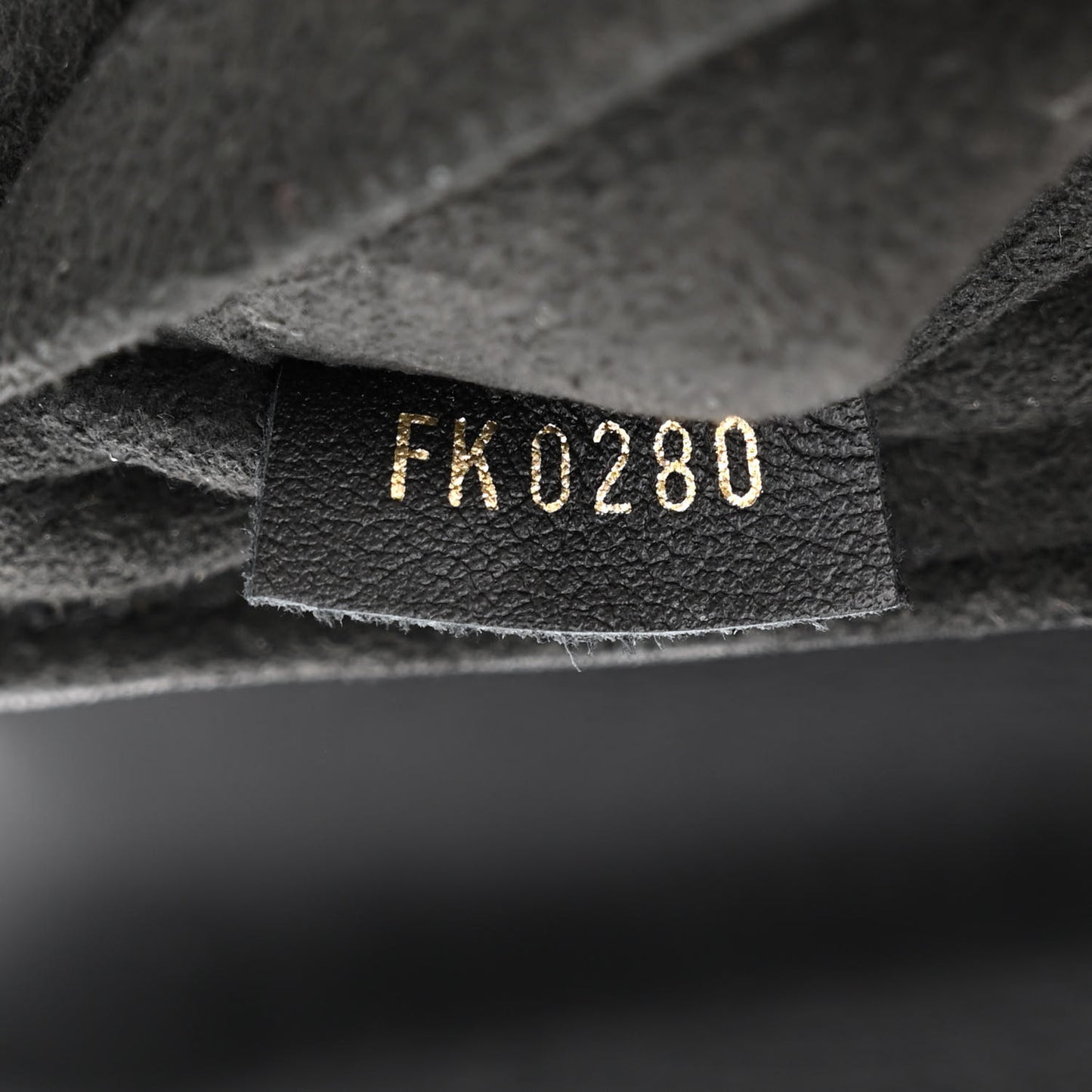 Calfskin New Wave Chain MM Black