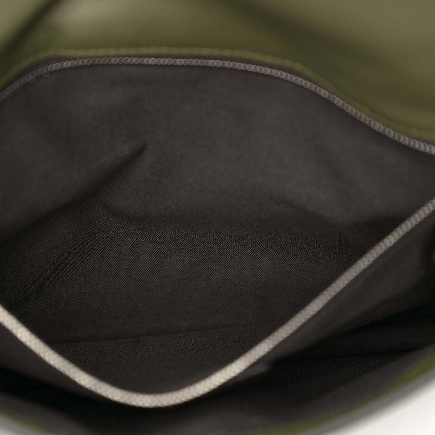 Cuoio Romano Selleria Medium Flat Baguette Oliva