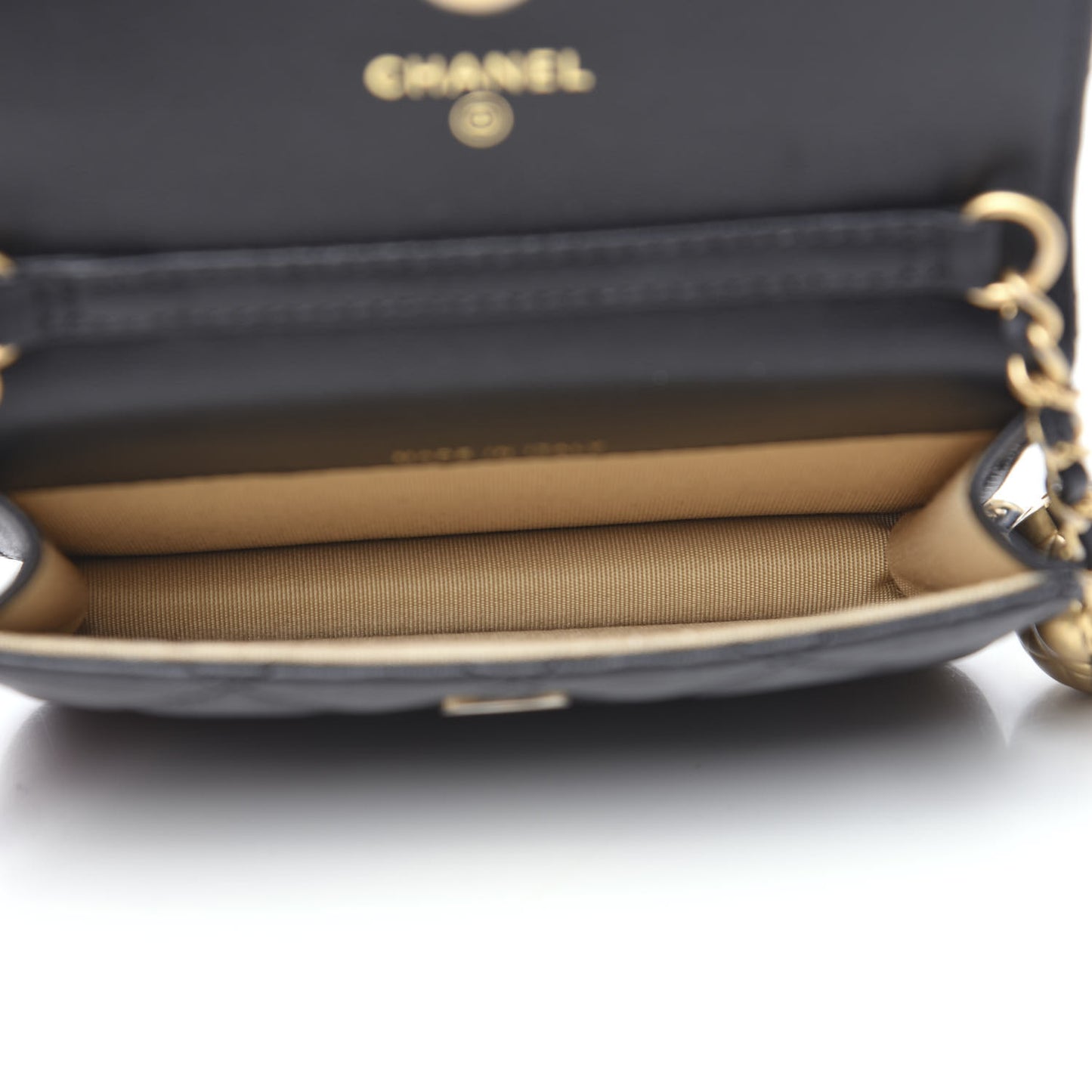 Lambskin Quilted Pearl Crush Clutch With Chain Black