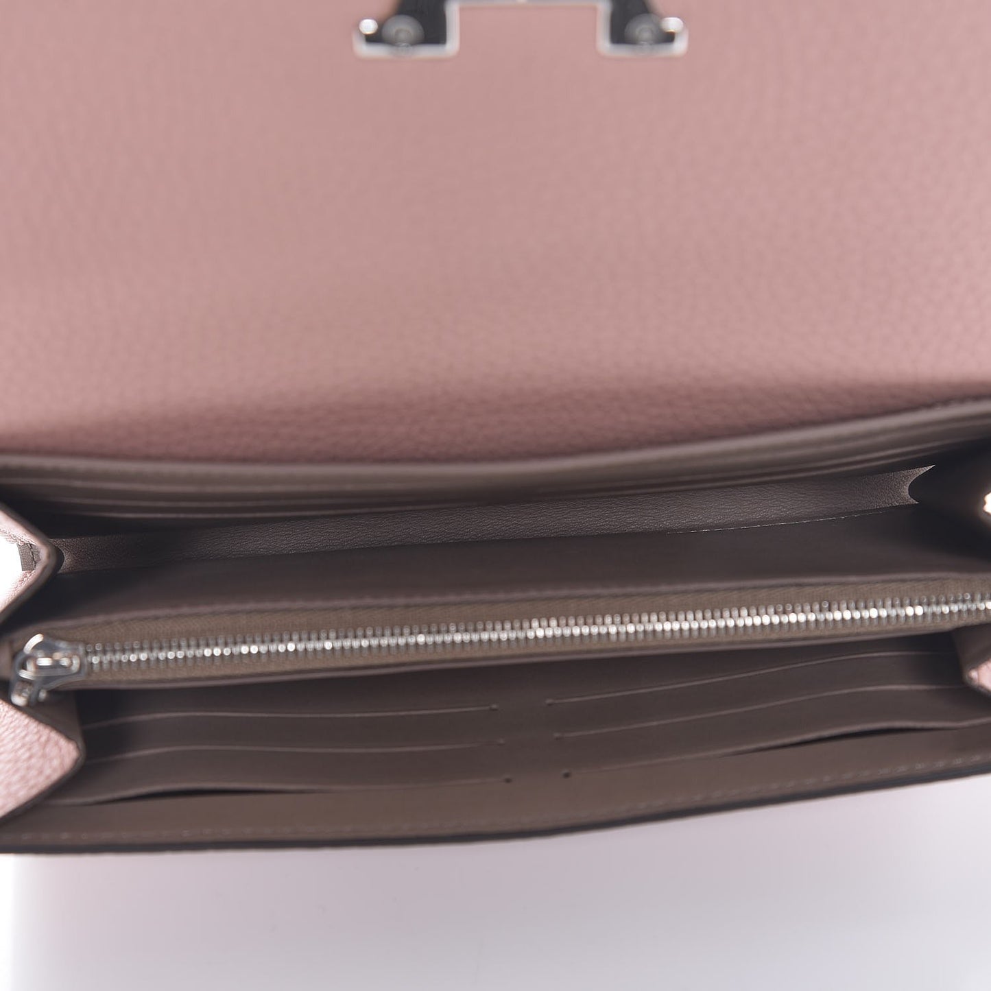 Taurillon Capucines Wallet Magnolia
