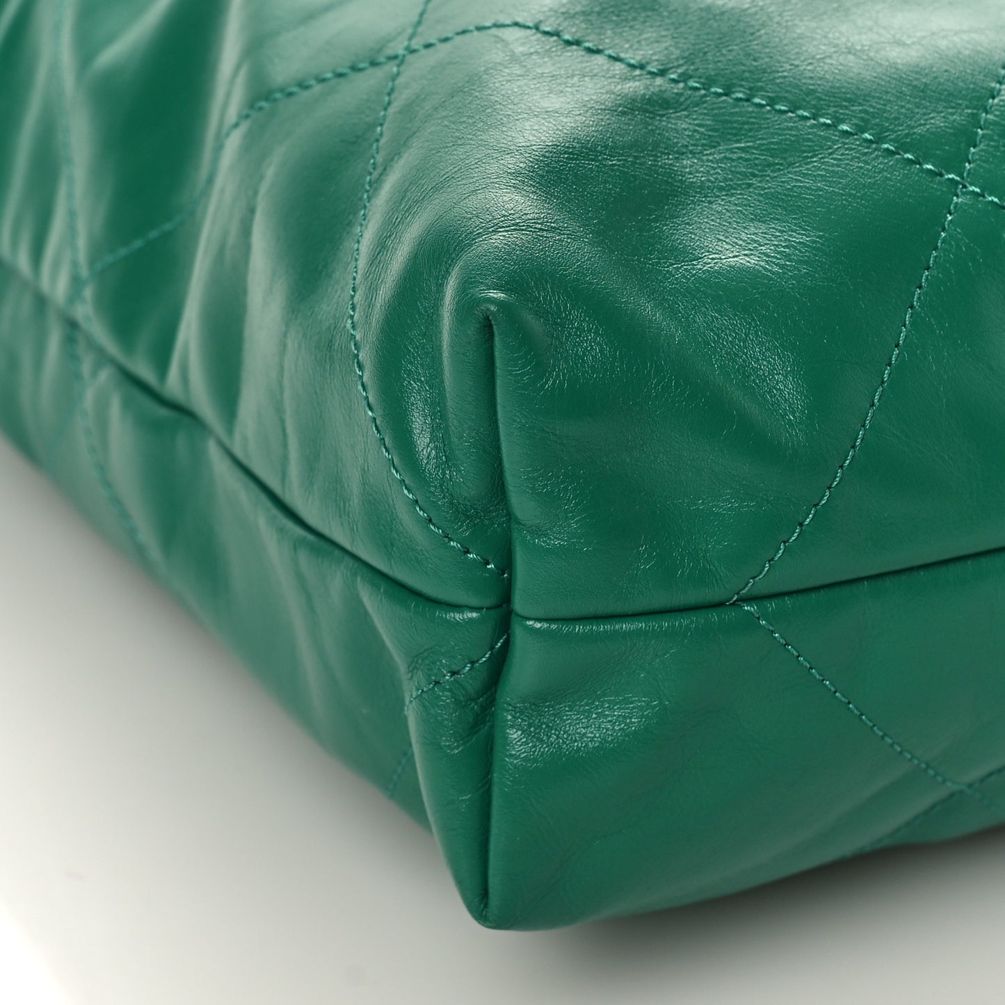 Shiny Calfskin Quilted Chanel 22 Green
