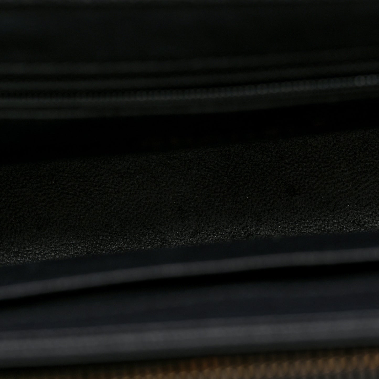 Caviar Quilted Medium Business Affinity Flap Black