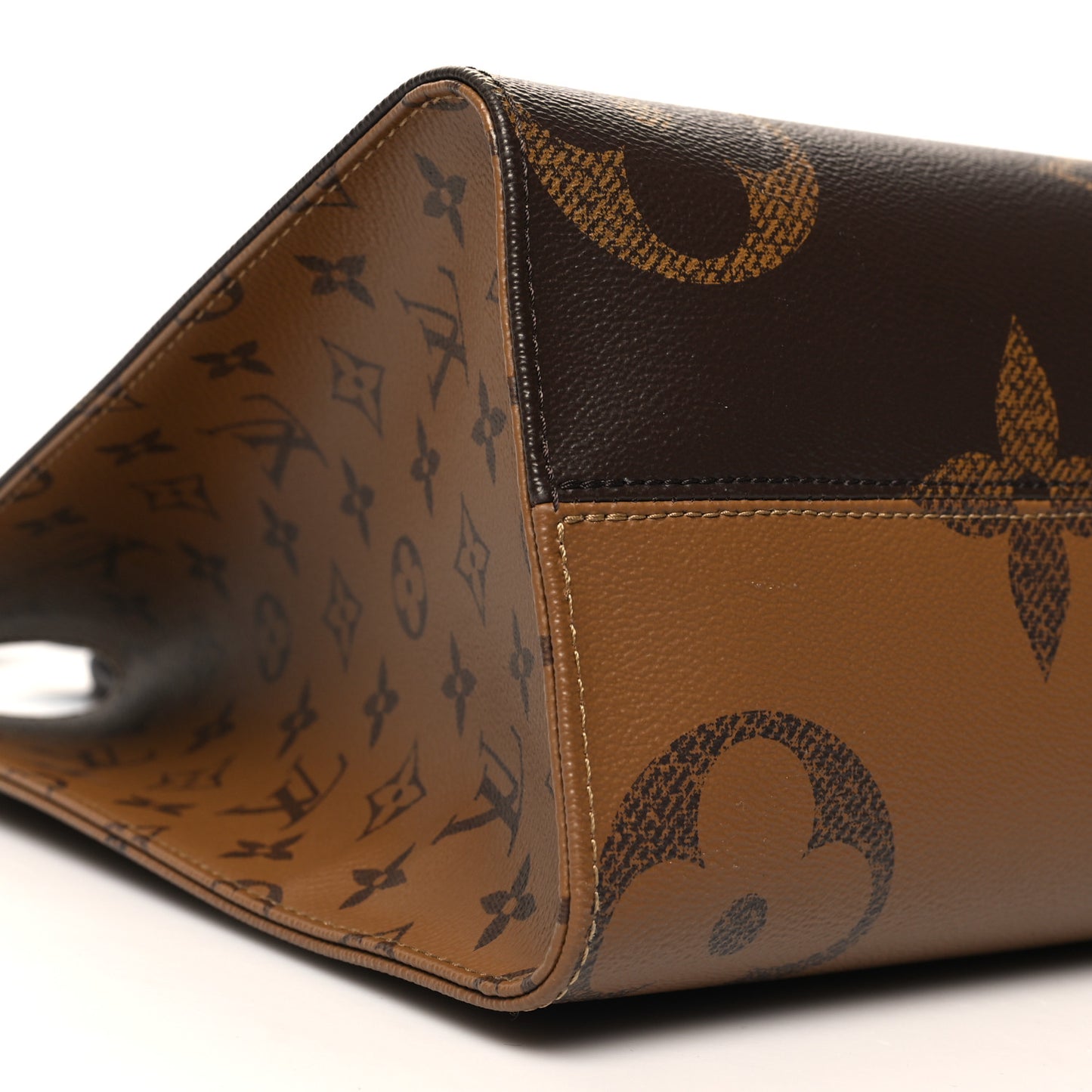 Reverse Monogram Giant Onthego MM