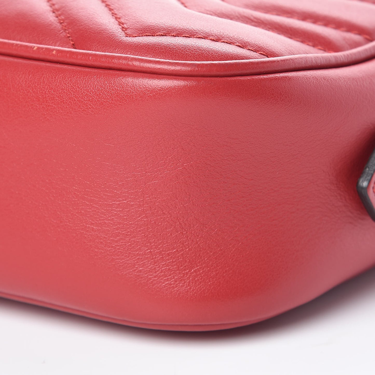 Calfskin Matelasse Mini GG Marmont Chain Shoulder Bag Hibiscus Red