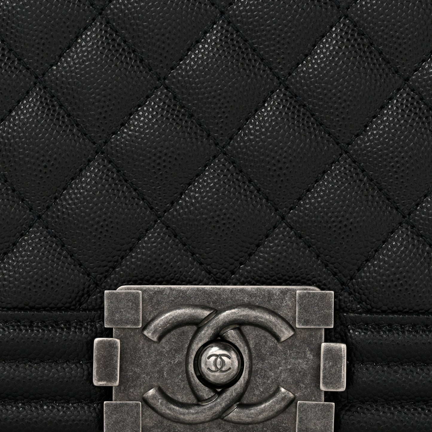 Caviar Quilted Medium Boy Flap Black