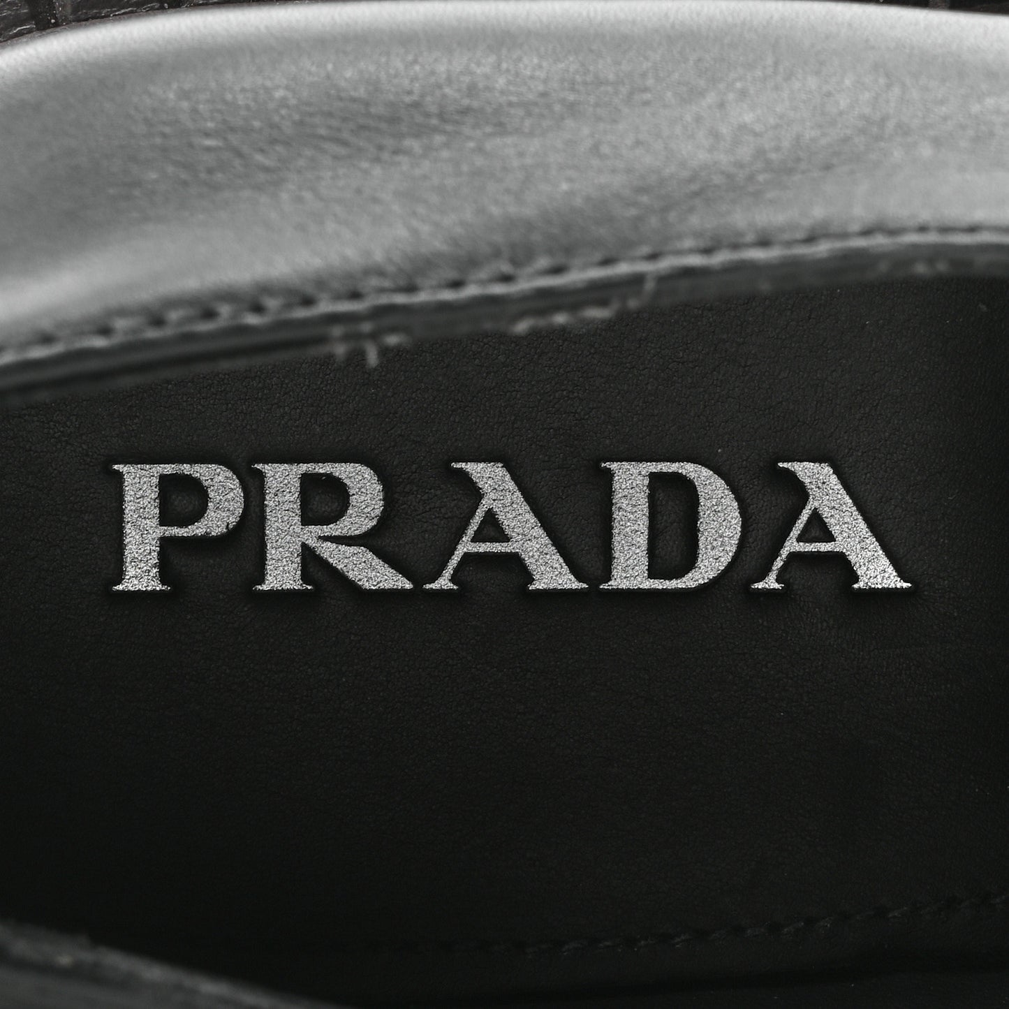 Spazzolato Metal Triangle Logo Mens 35mm Loafers 9.5 Black