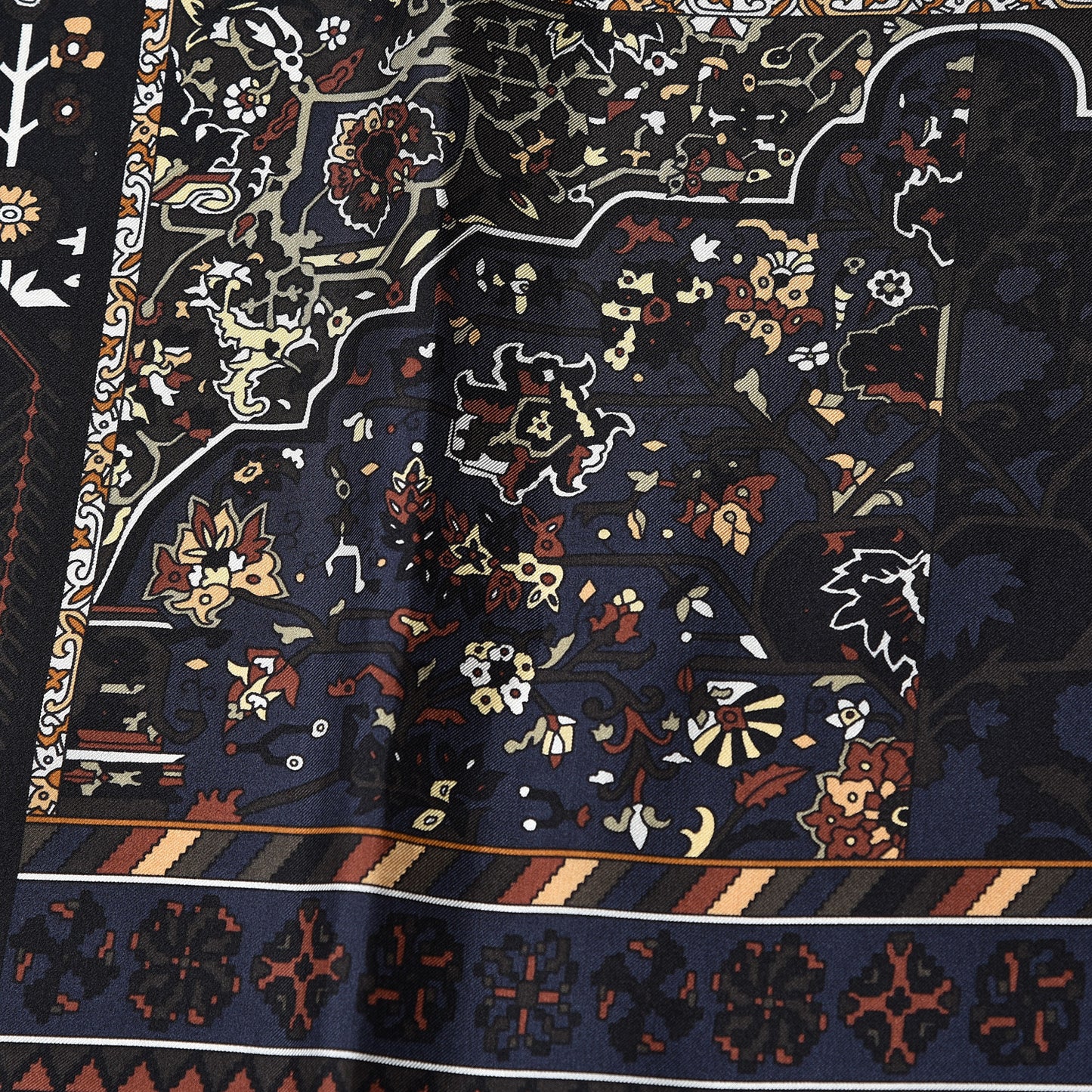 Silk Twill Tapis Persans Scarf 140 Bronze Black Kaki
