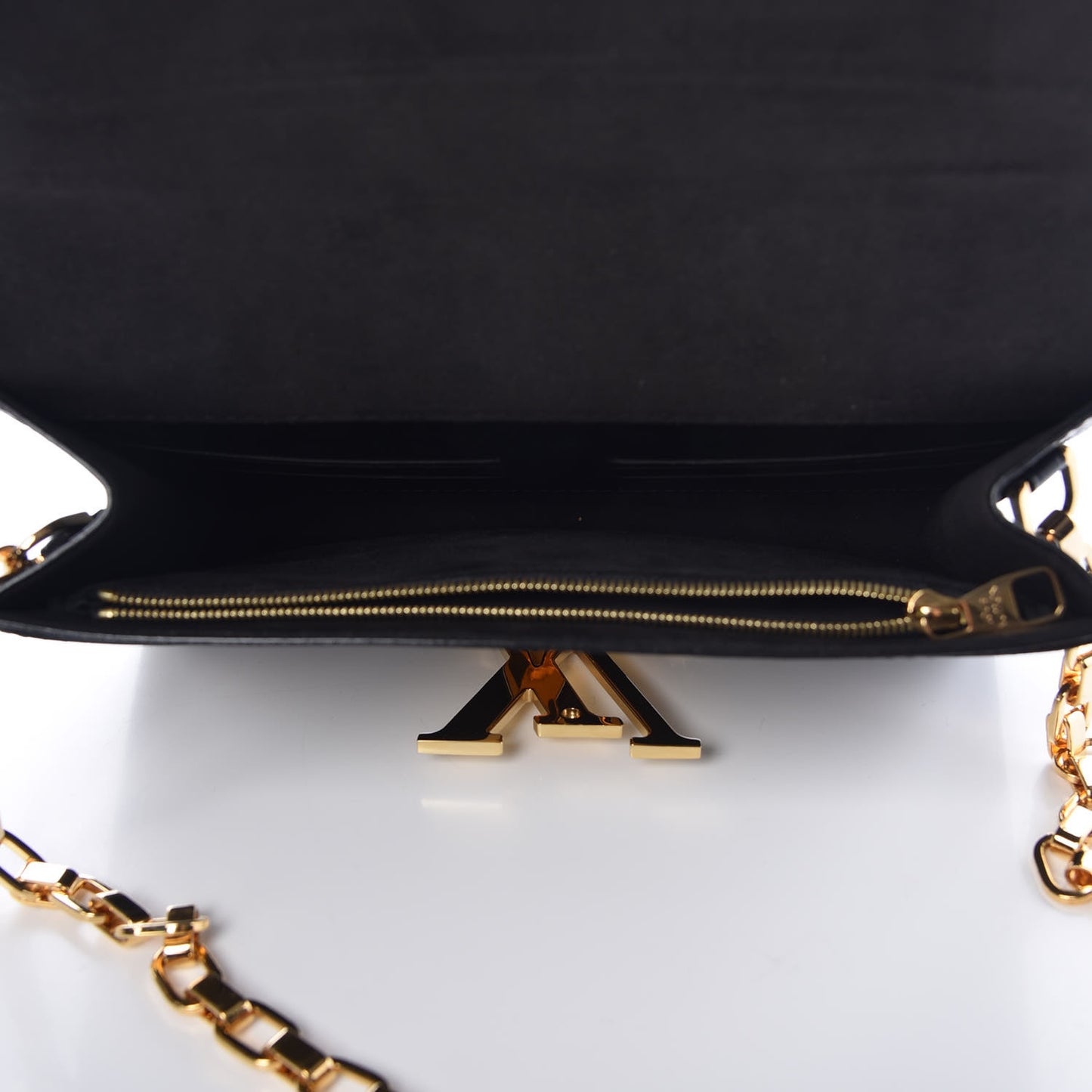 Calfskin Chain Louise GM Black