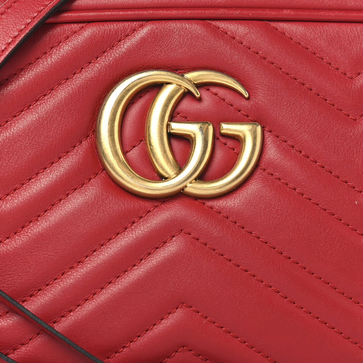 Calfskin Matelasse Small GG Marmont Chain Shoulder Bag Hibiscus Red