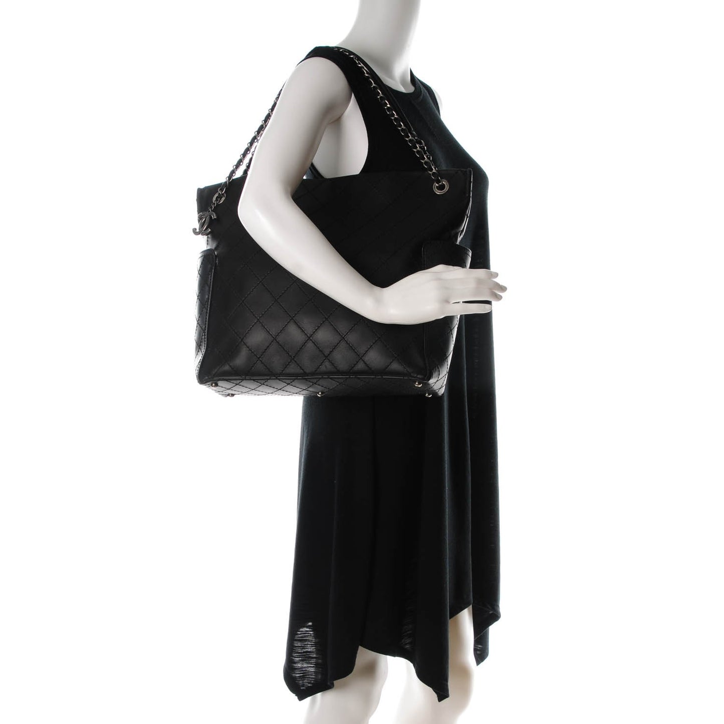 Calfskin CC Pocket Hobo Black