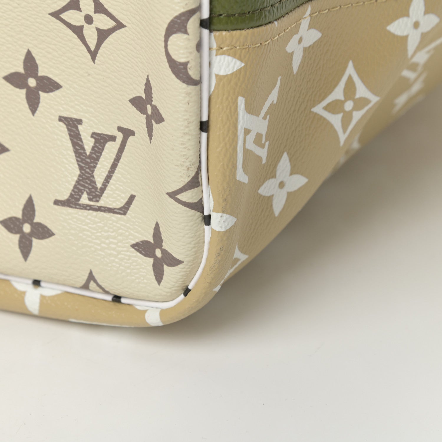 Louis Vuitton Monogram Giant Neverfull MM Kaki 11 of 12