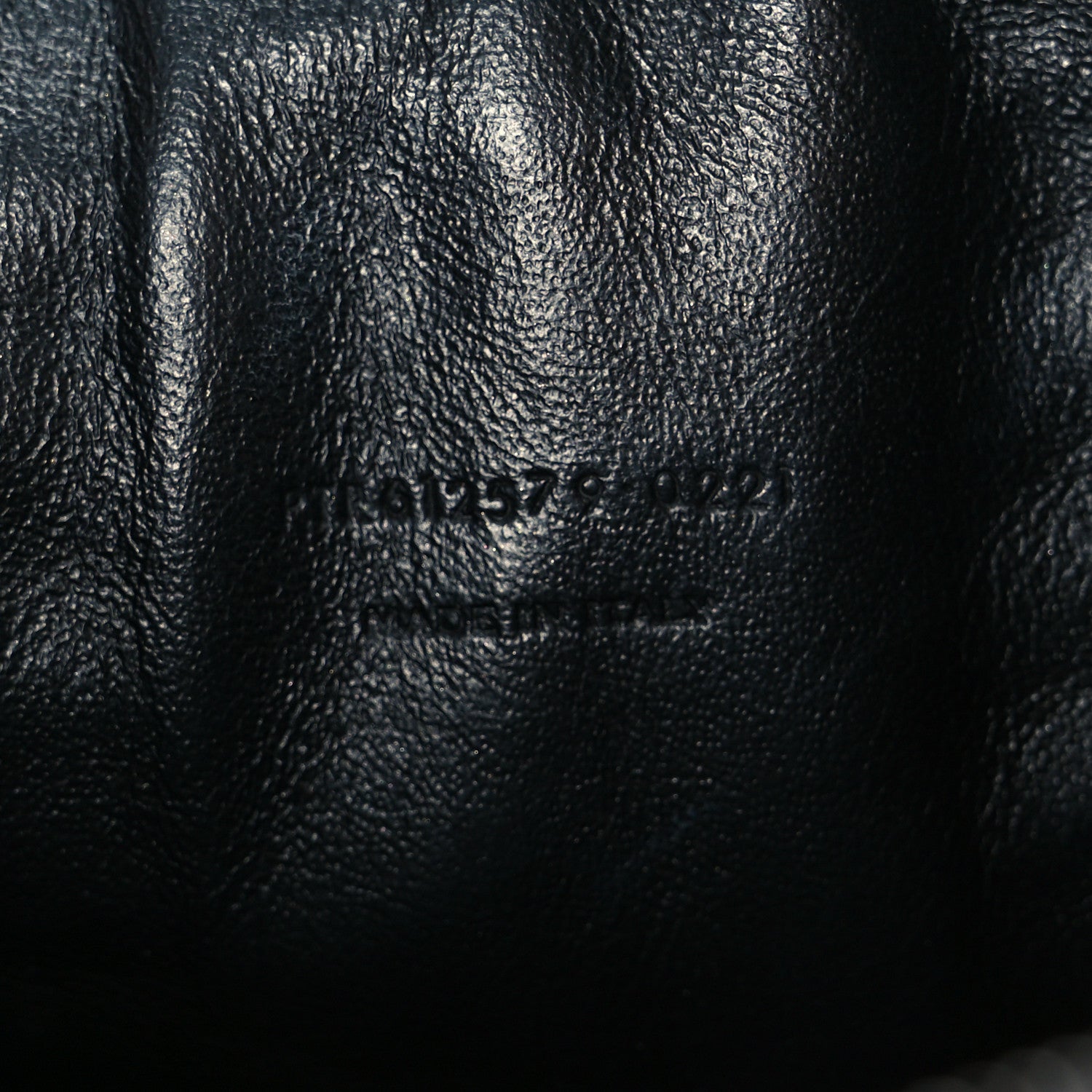 Saint Laurent Grain De Poudre Matelasse Monochrome Monogram Mini Lou Camera Bag Black 7 of 11