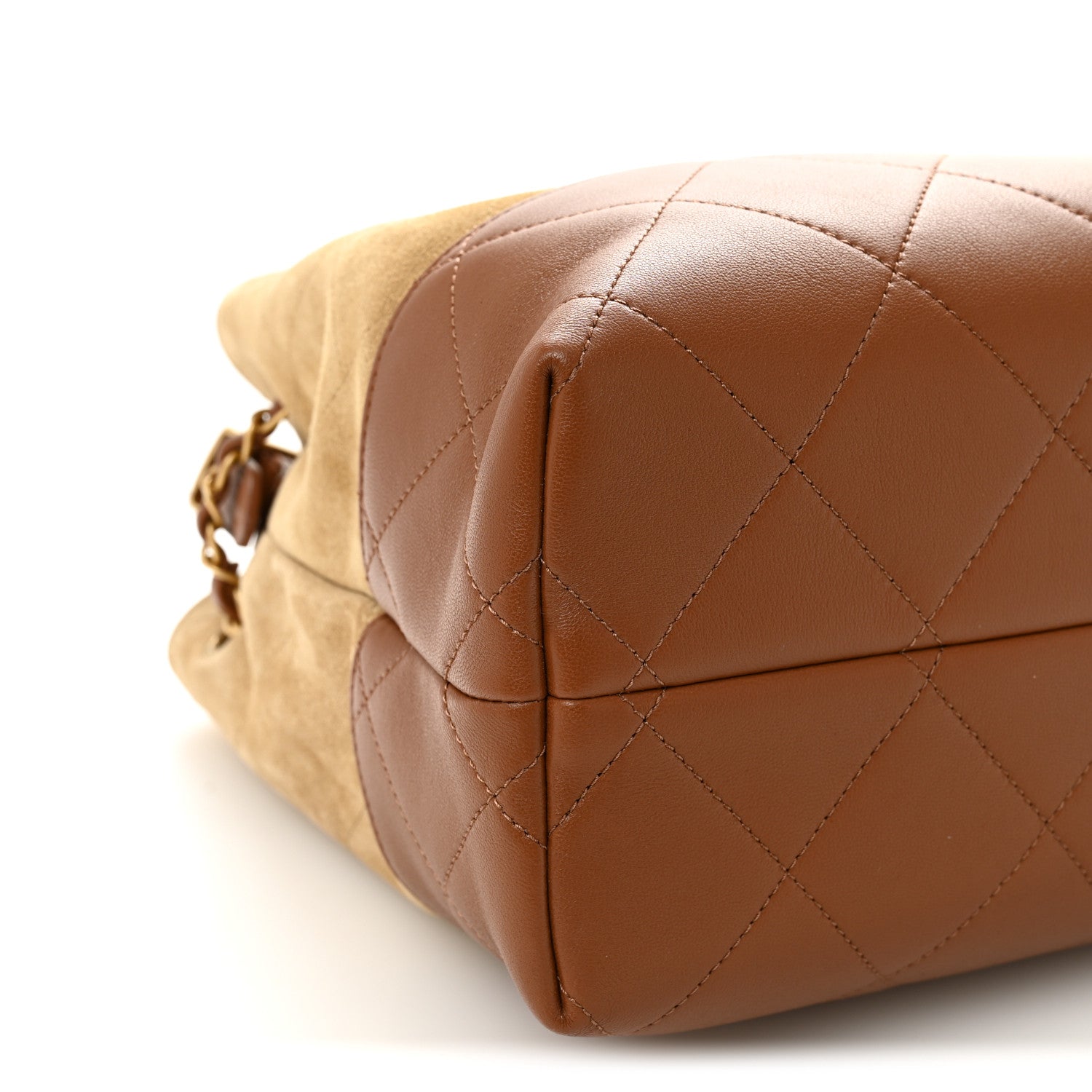CHANEL ベージュ キルティング ボディバッグ Chanel Suede Calfskin Shiny Lambskin Quilted Small Coco Base