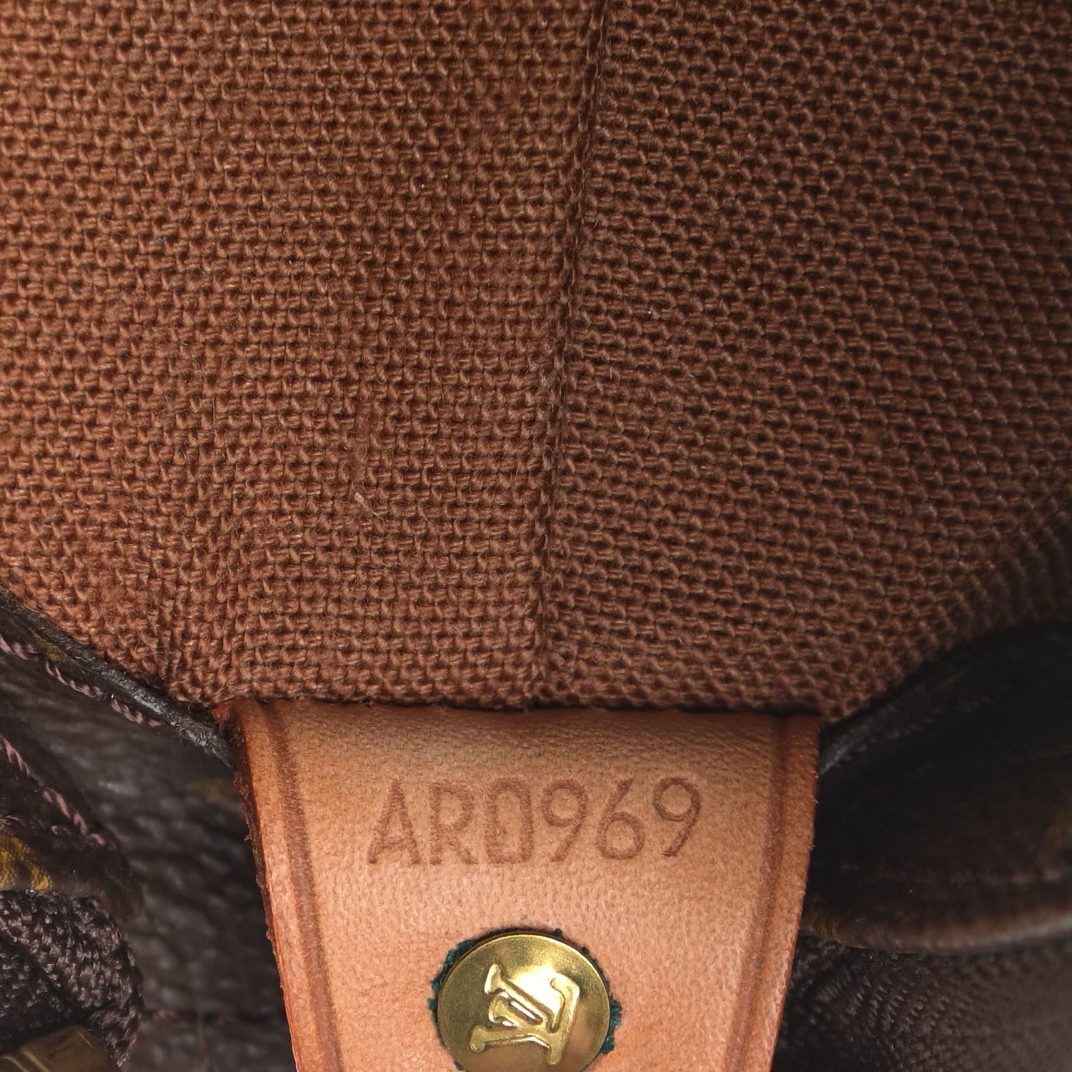 Louis Vuitton Monogram Cabas Mezzo 7 of 15