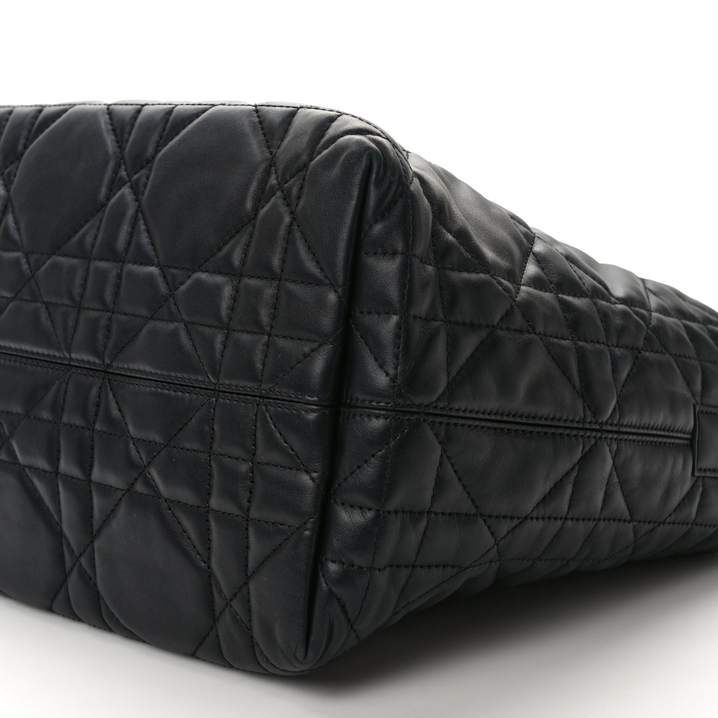 Calfskin Macrocannage Medium Toujours Black