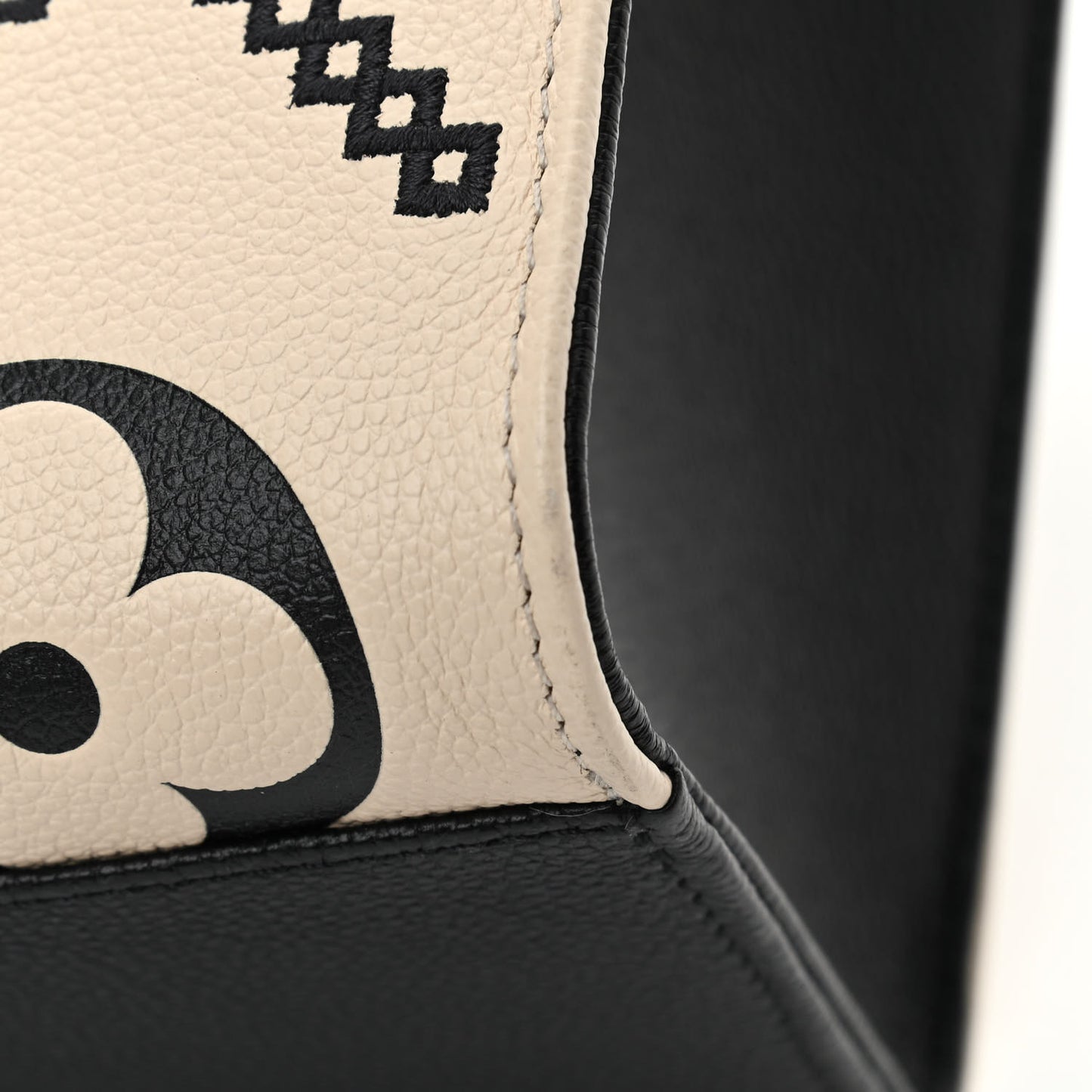 Empreinte Monogram Giant Broderies Onthego MM Cream Black