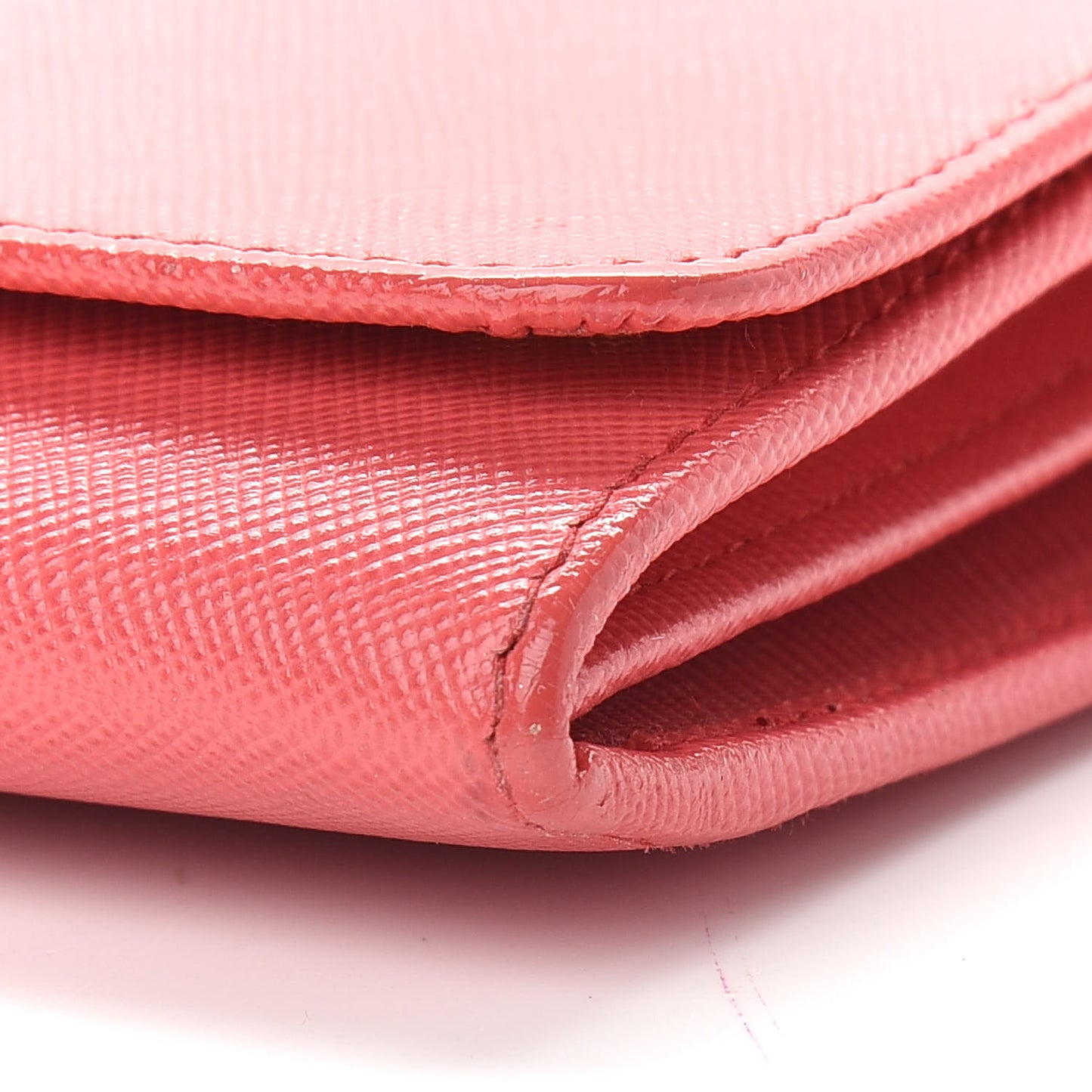 Saffiano Metal Oro Chain Wallet Fragola