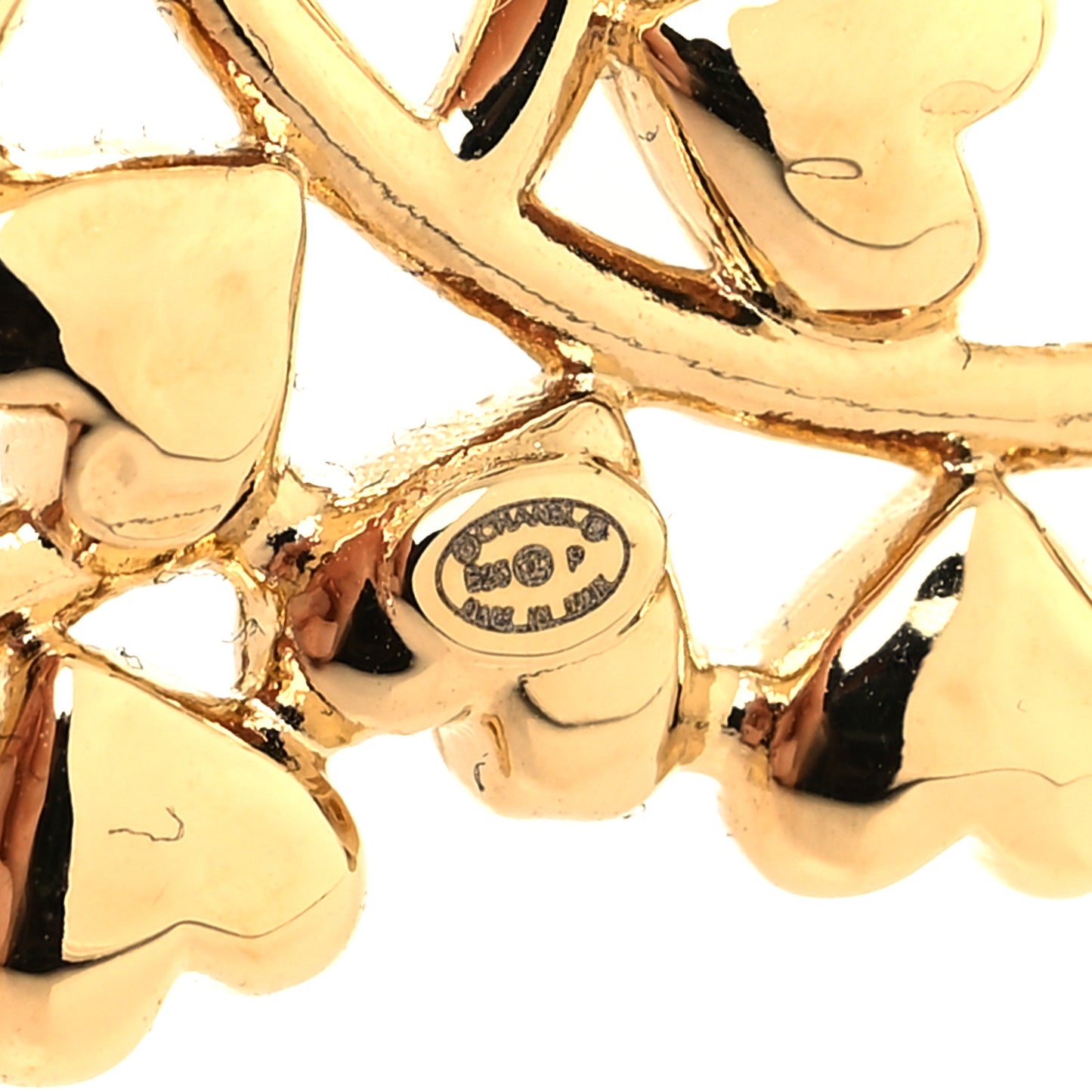 Metal CC Heart Brooch Gold