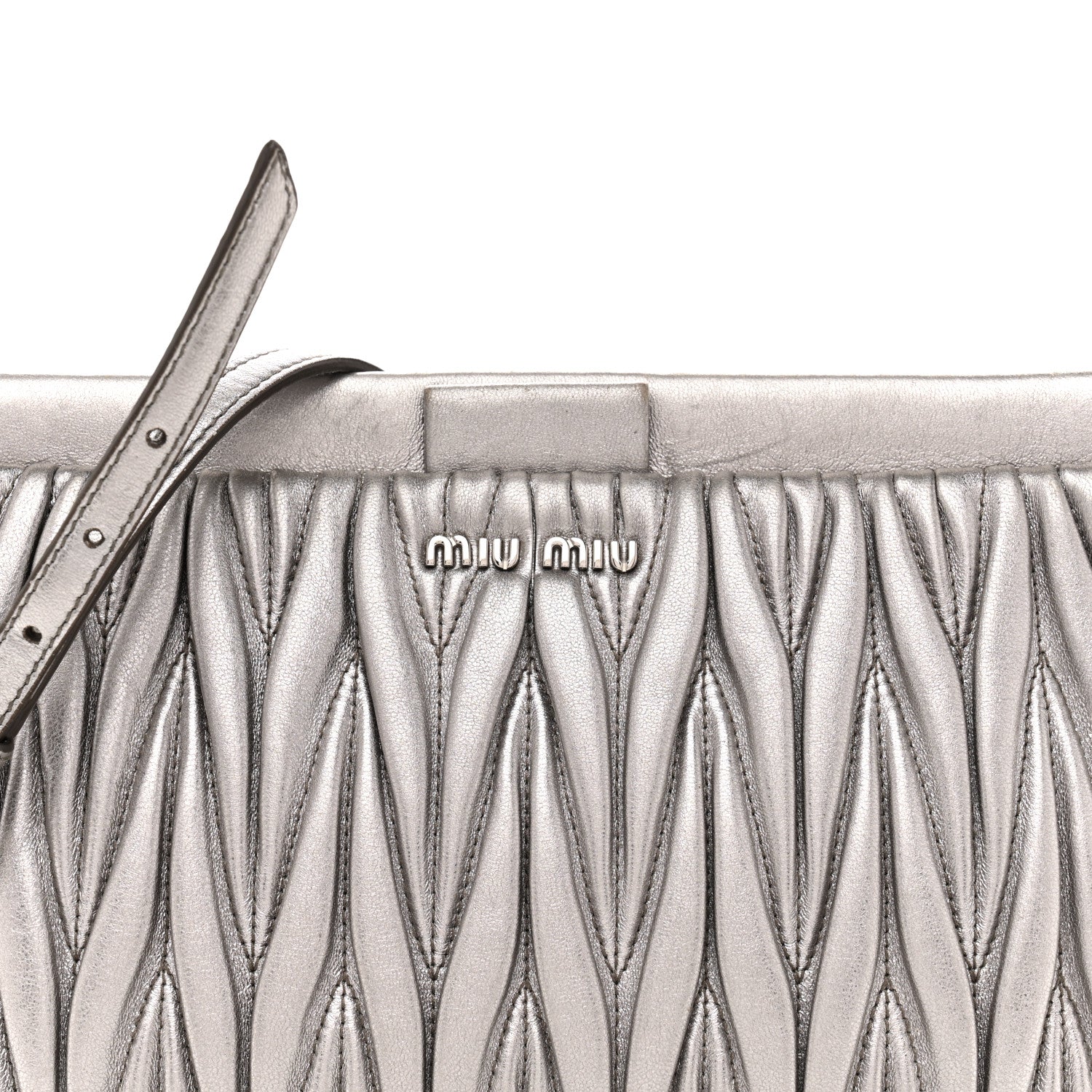 【さらん】miumiu MATELASSE クロスボディバッグ　シルバー Miu Miu Metallic Nappa Matelasse Crossbody Clutch Silver 1839192