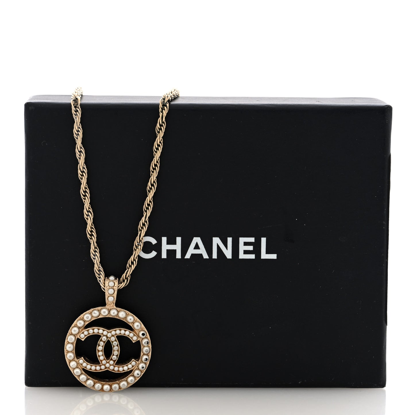 Pearl CC Round Pendant Necklace Gold