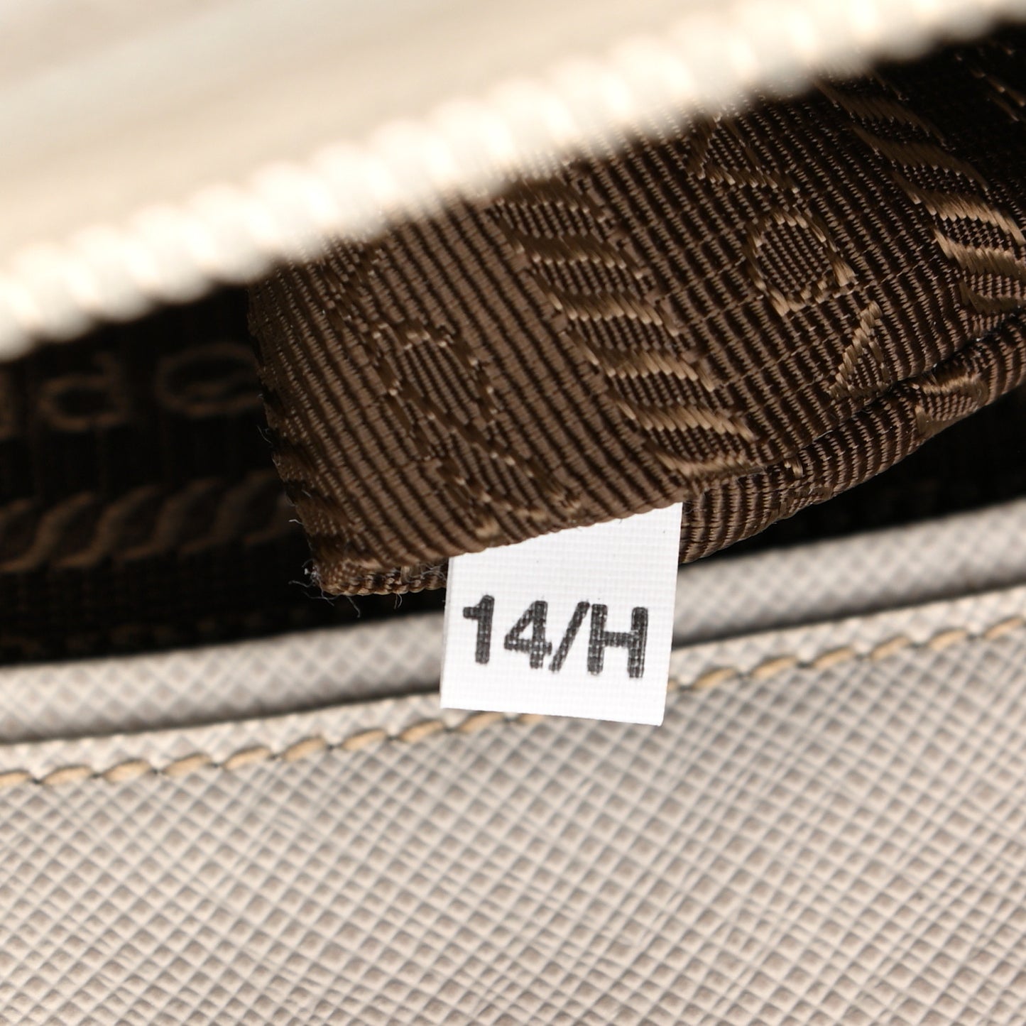 Saffiano Lux Small Bi-Color Galleria Double Zip Tote Talco Natural
