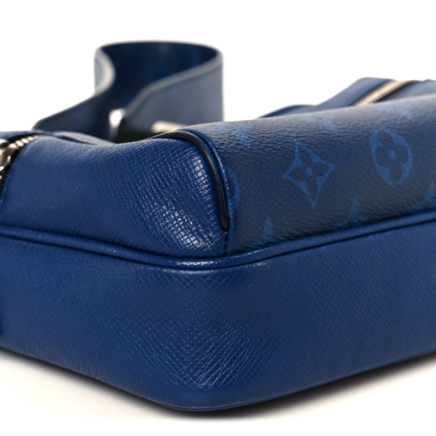 Louis Vuitton Taigarama Outdoor Messenger Cobalt 1802642