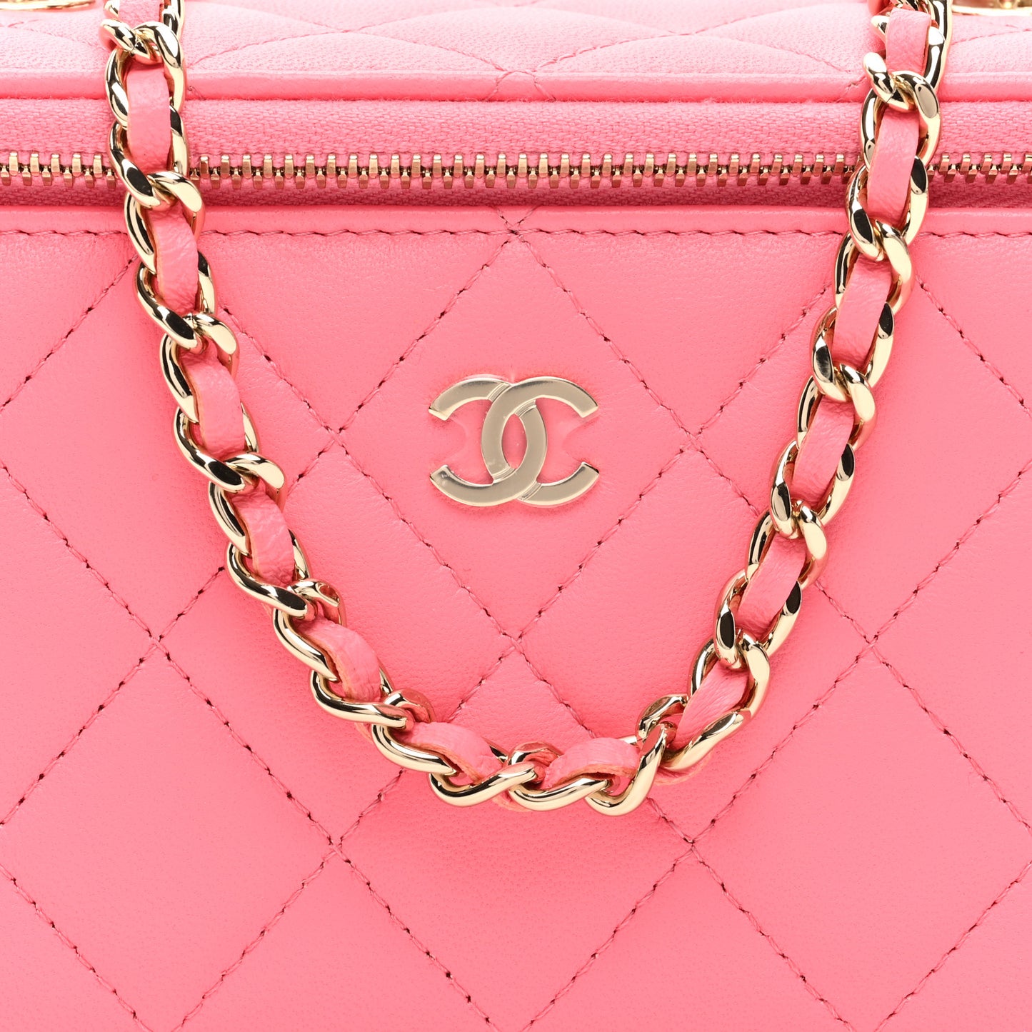 Lambskin Quilted Small Vanity Case With Chain Pink
