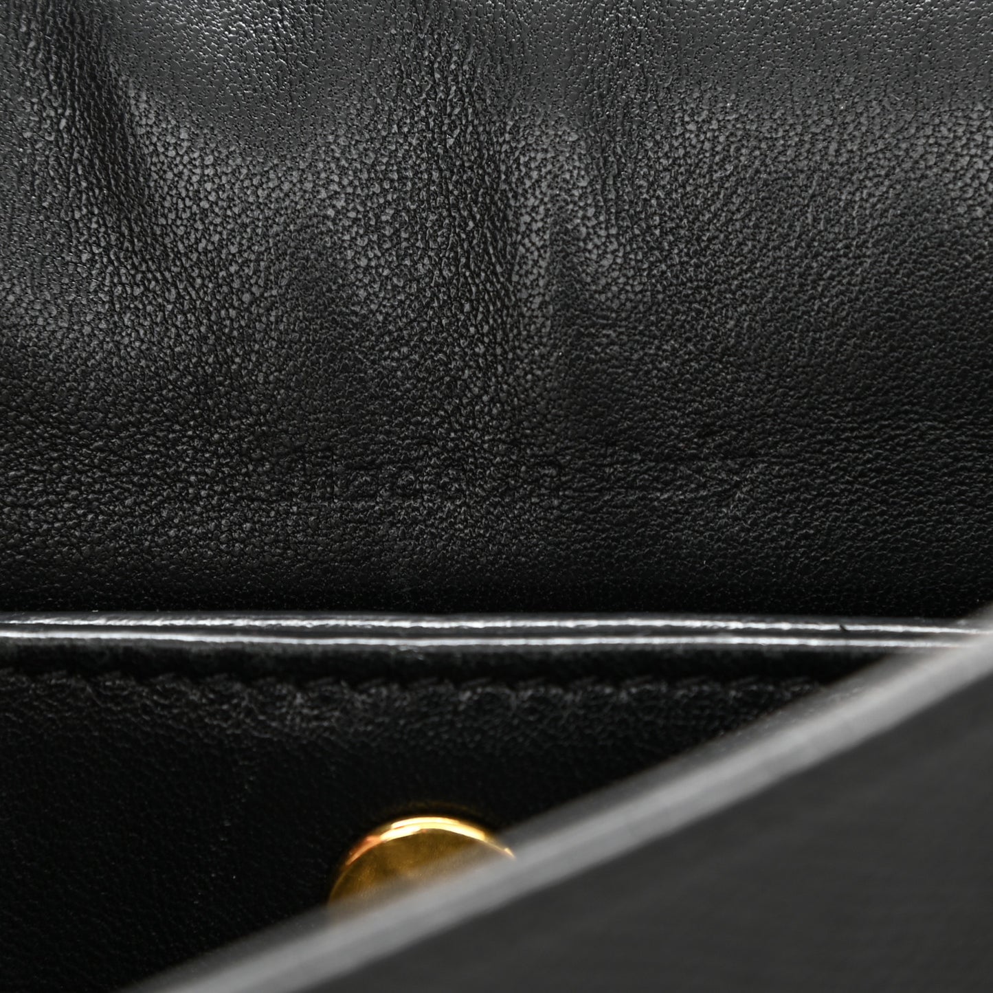 Grained Calfskin Medium Trotteur Black
